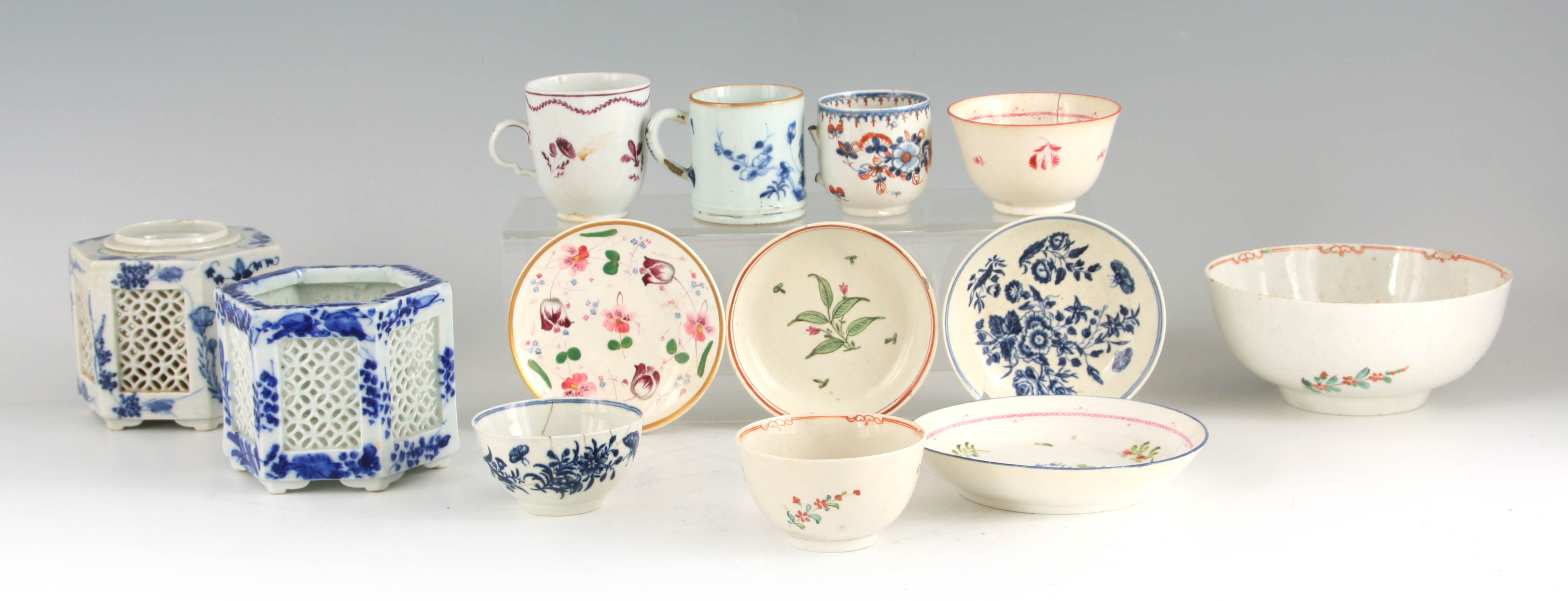 A SELECTION OF 18TH CENTURY ENGLISH AND ORIENTAL PORCELAIN including a Liverpool Bowl 15cm