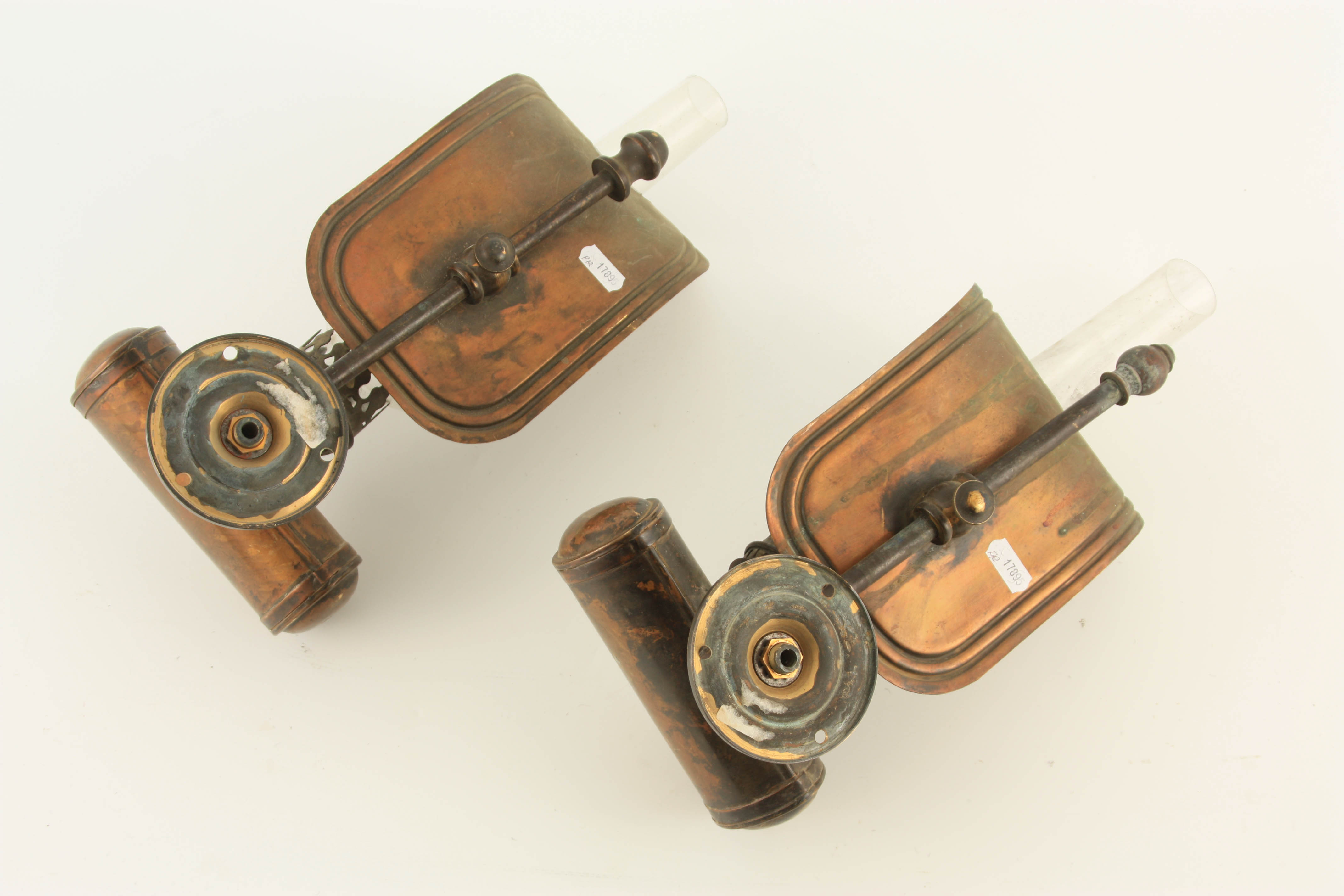 A PAIR OF LATE 19TH CENTURY BRASS OIL BURNING RAILWAY LAMPS LABELLED LB & SCR with slender ovoid - Image 7 of 7