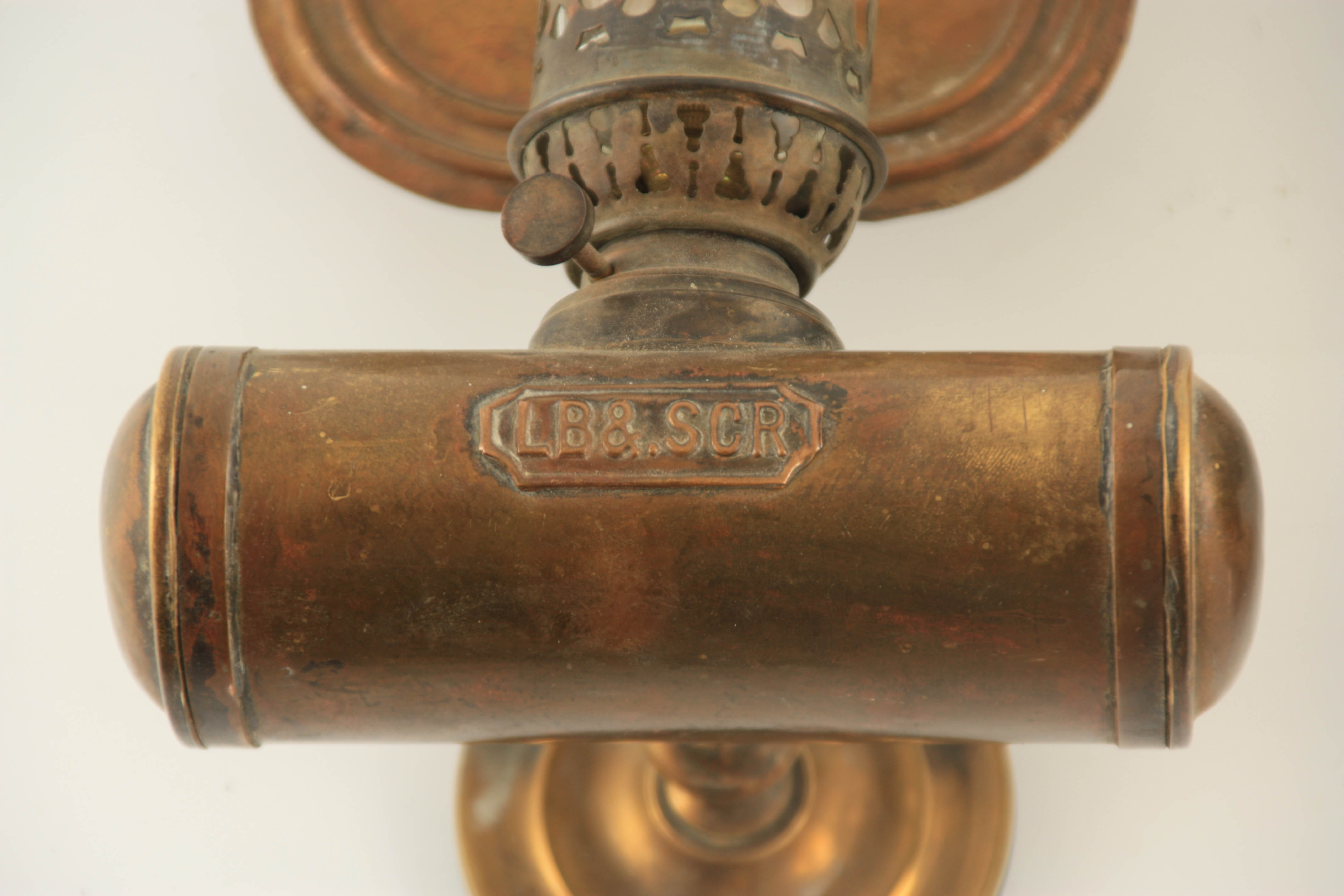 A PAIR OF LATE 19TH CENTURY BRASS OIL BURNING RAILWAY LAMPS LABELLED LB & SCR with slender ovoid - Image 4 of 7