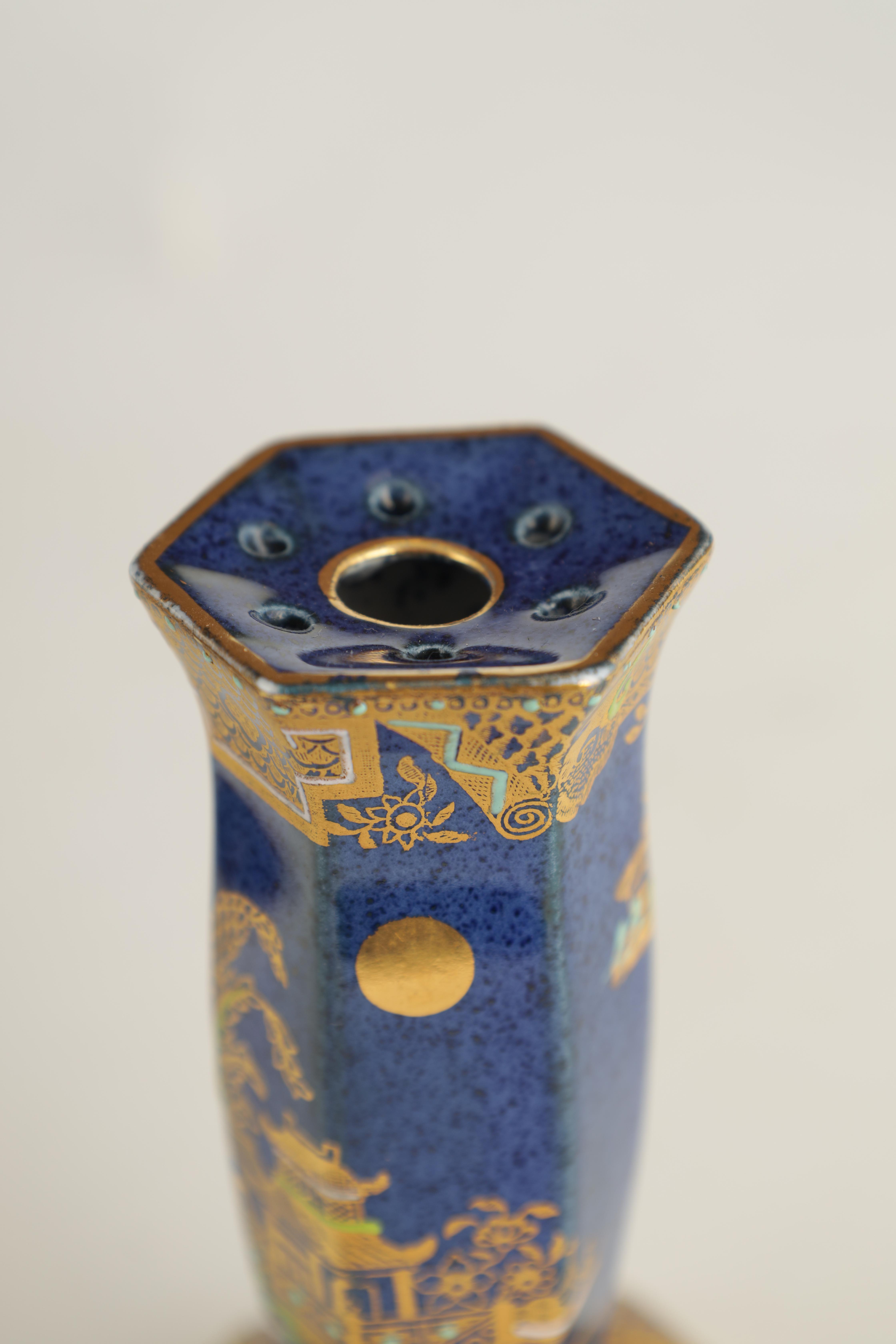 A CARLTON WARE FIVE PIECE DRESSING TABLE SET decorated in an oriental gilt pattern with pagodas - Image 16 of 18