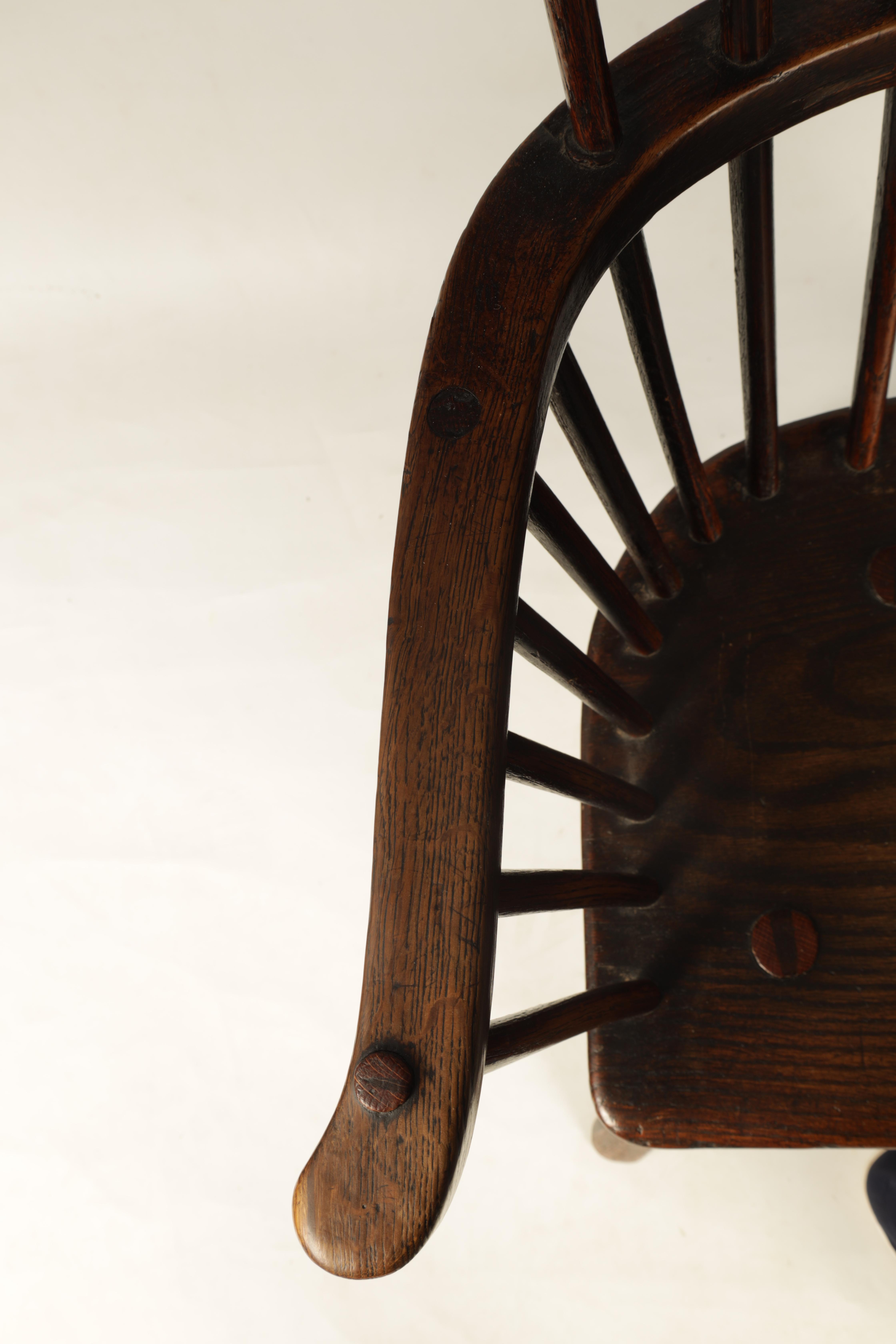 A GOOD 18TH CENTURY THAMES VALLEY OAK AND ELM WINDSOR CHAIR with shaped top rail and flared arms, - Image 4 of 11