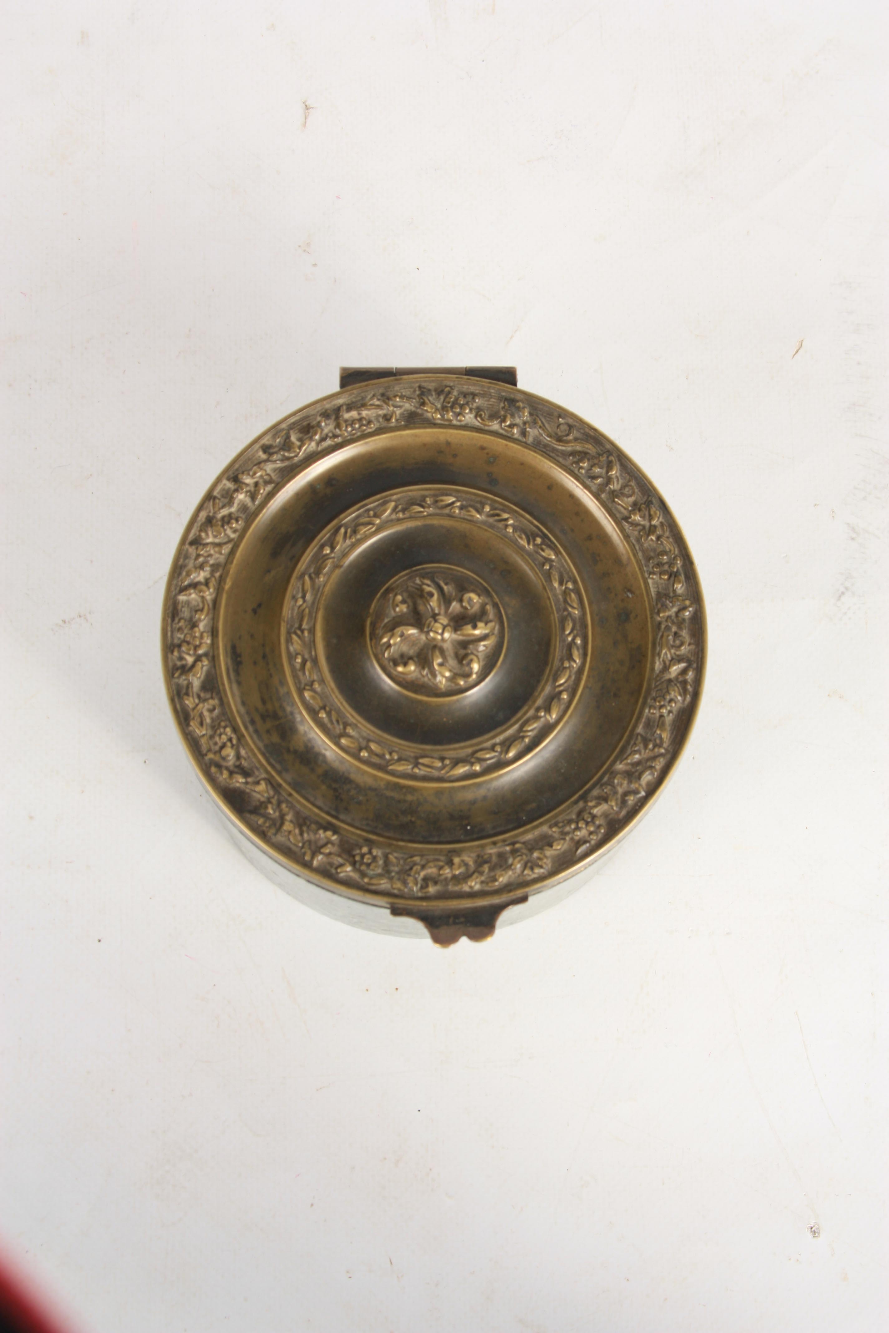 A 19TH CENTURY FRENCH GRAND TOUR GILT BRONZE AND MARBLE LIDDED BOX of circular form with foliate - Image 8 of 8