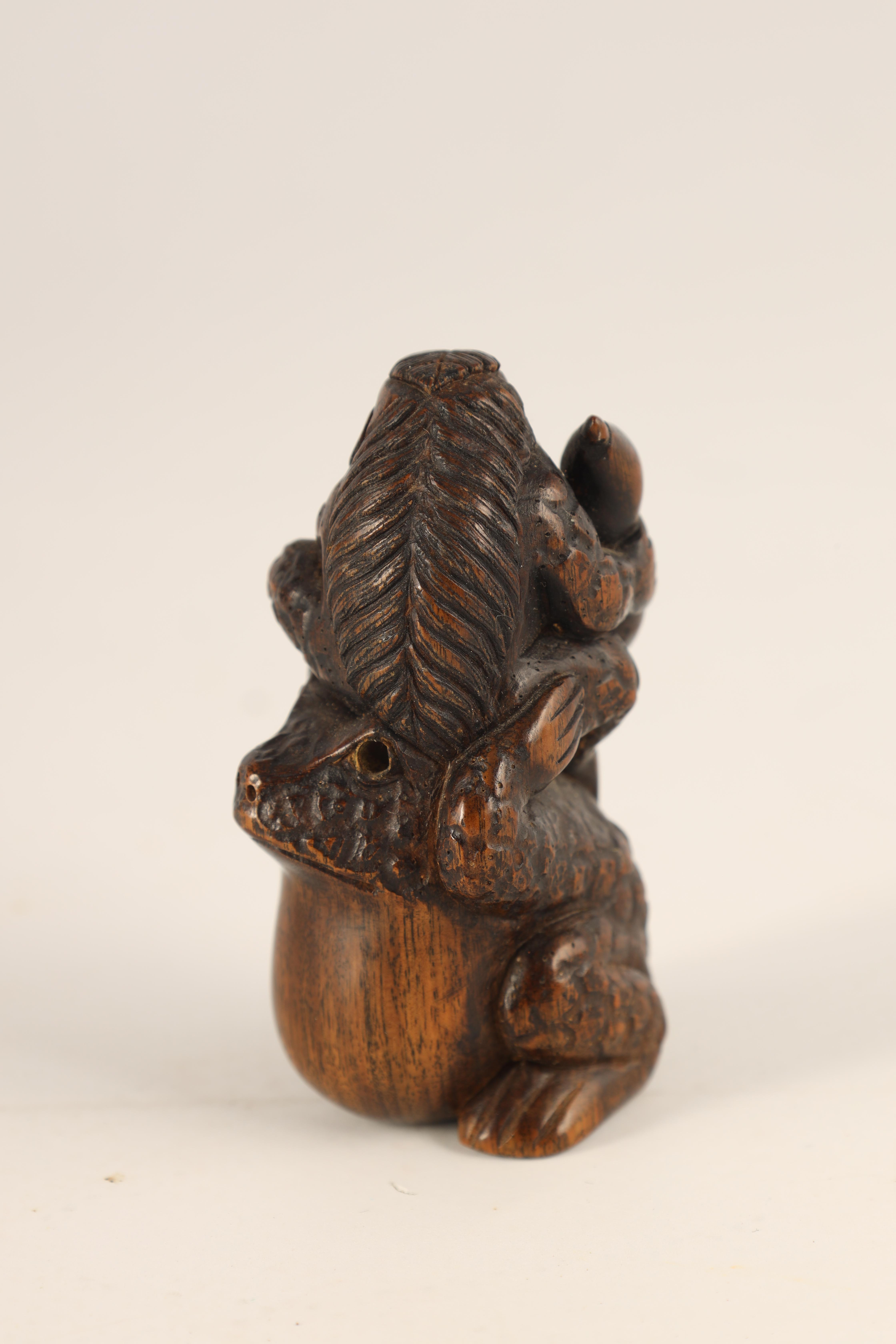 A FINELY CARVED MEIJI PERIOD NETSUKI depicting a monkey holding fruit sat on a toad - h inlaid ivory - Image 3 of 5