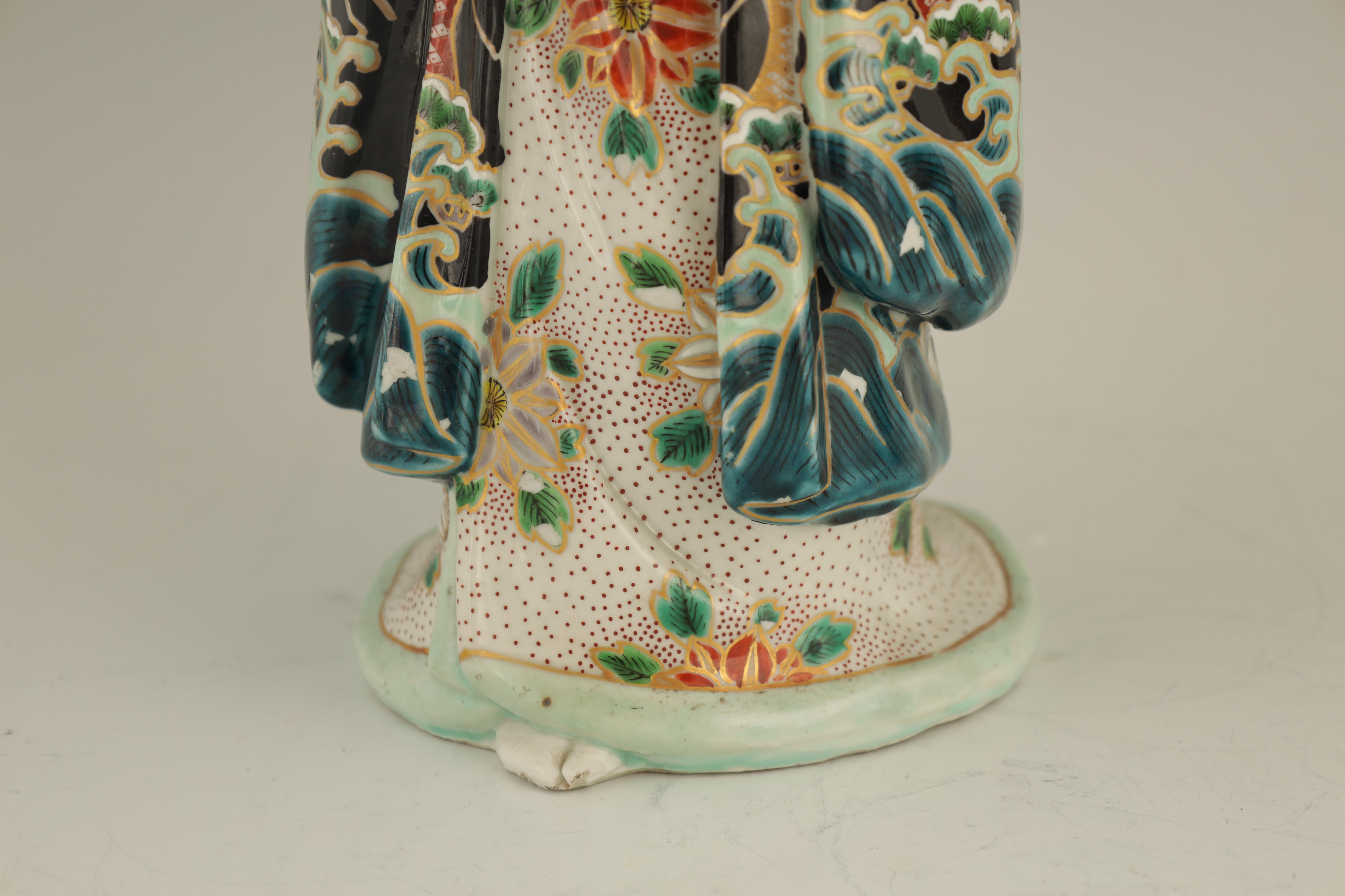 A LARGE MEIJI PERIOD JAPANESE KUTANI FIGURE OF A GEISHA 45cm high - Image 3 of 6