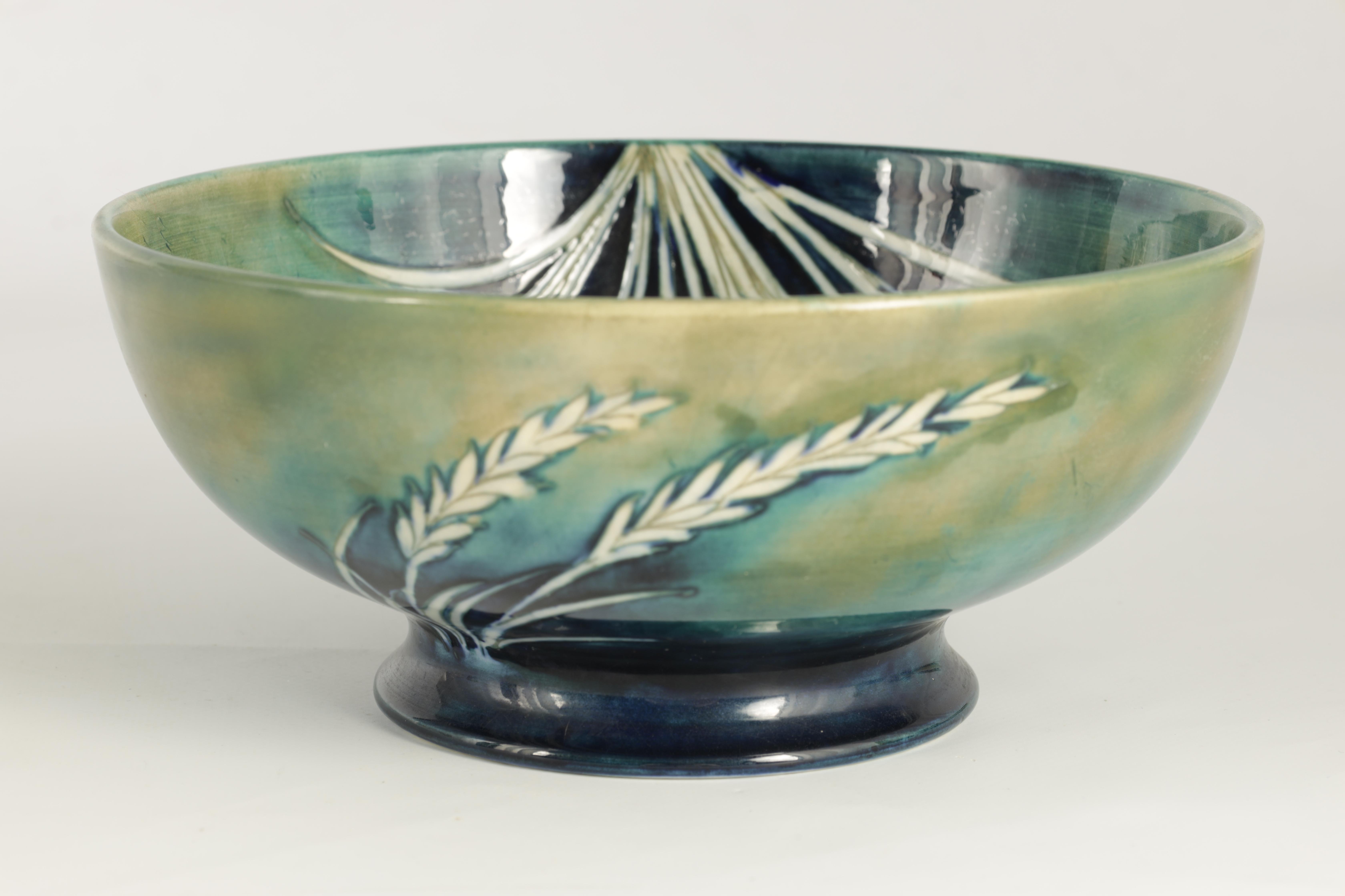 A 1930S/40S MOORCROFT FOOTED LARGE BOWL decorated in the waving corn pattern on a mottled blue - Image 3 of 5