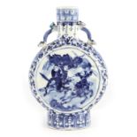 A 19TH CENTURY CHINESE BLUE AND WHITE CHINESE MOON FLASK decorated with warriors on horseback