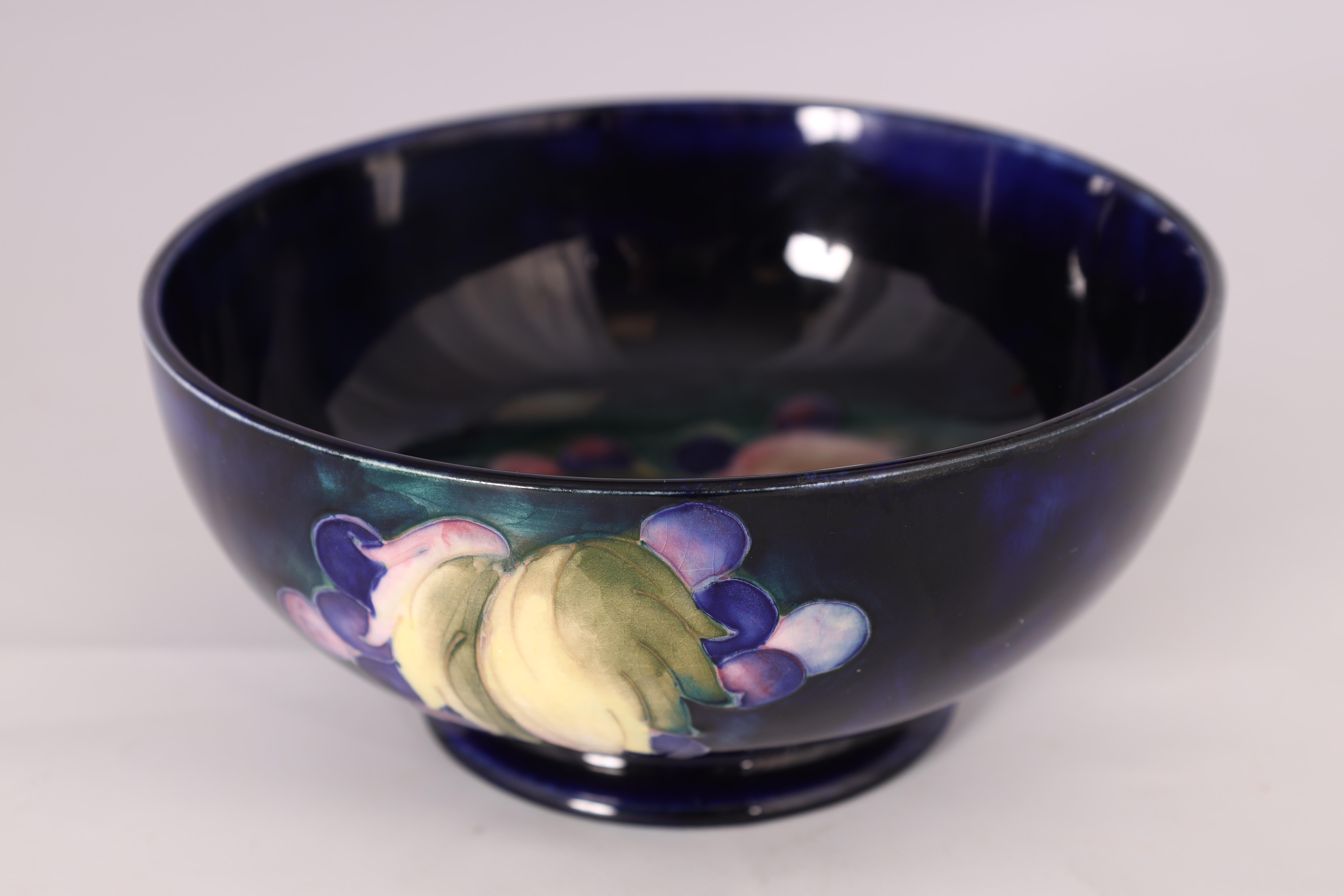 A 1930S MOORCROFT FOOTED BOWL decorated in the Leaf and Berry pattern on a dark mottled blue ground, - Image 4 of 6