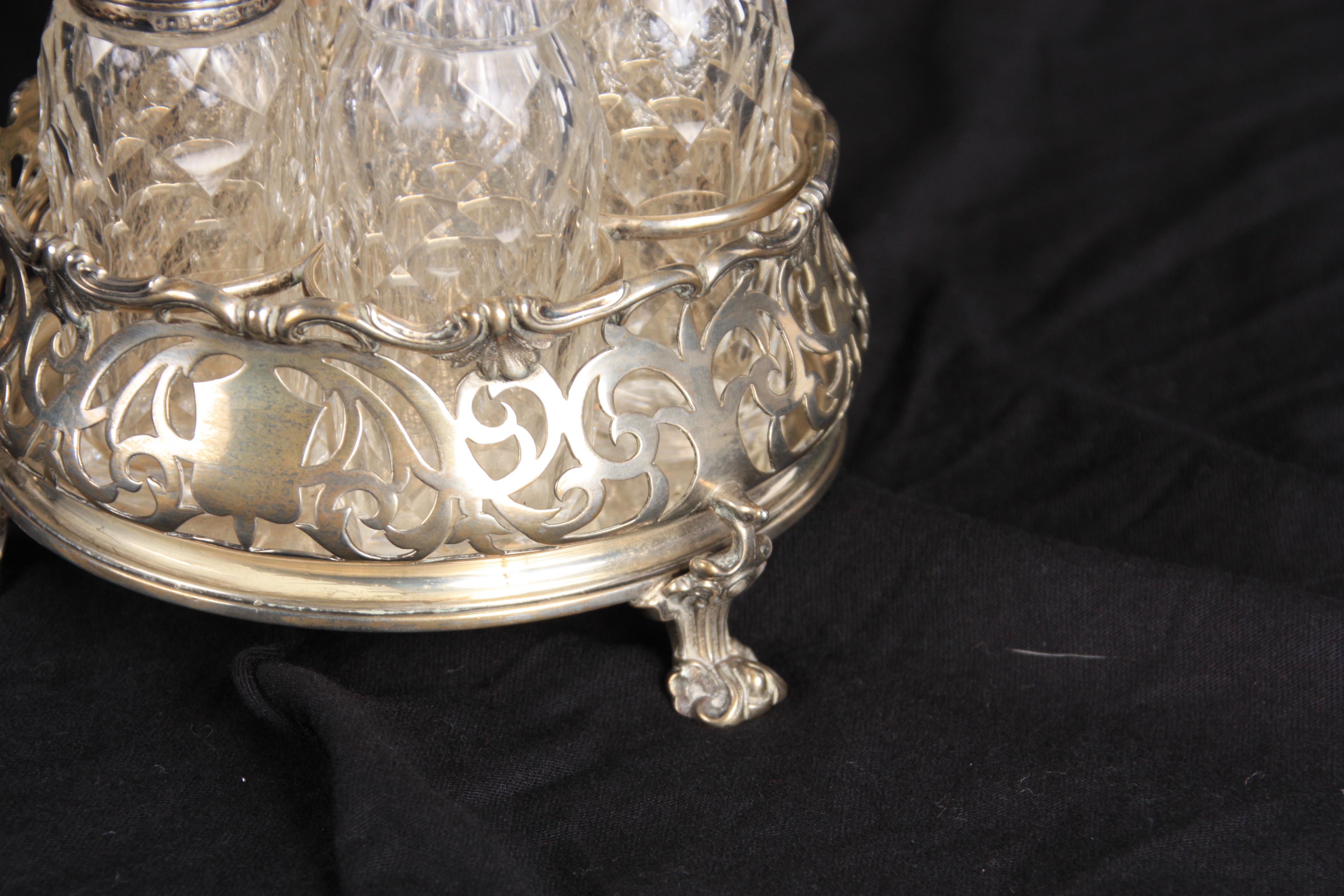 AN EARLY VICTORIAN SILVER 5 BOTTLE CRUET FRAME with shaped pierced handle, turned stem with - Image 8 of 14