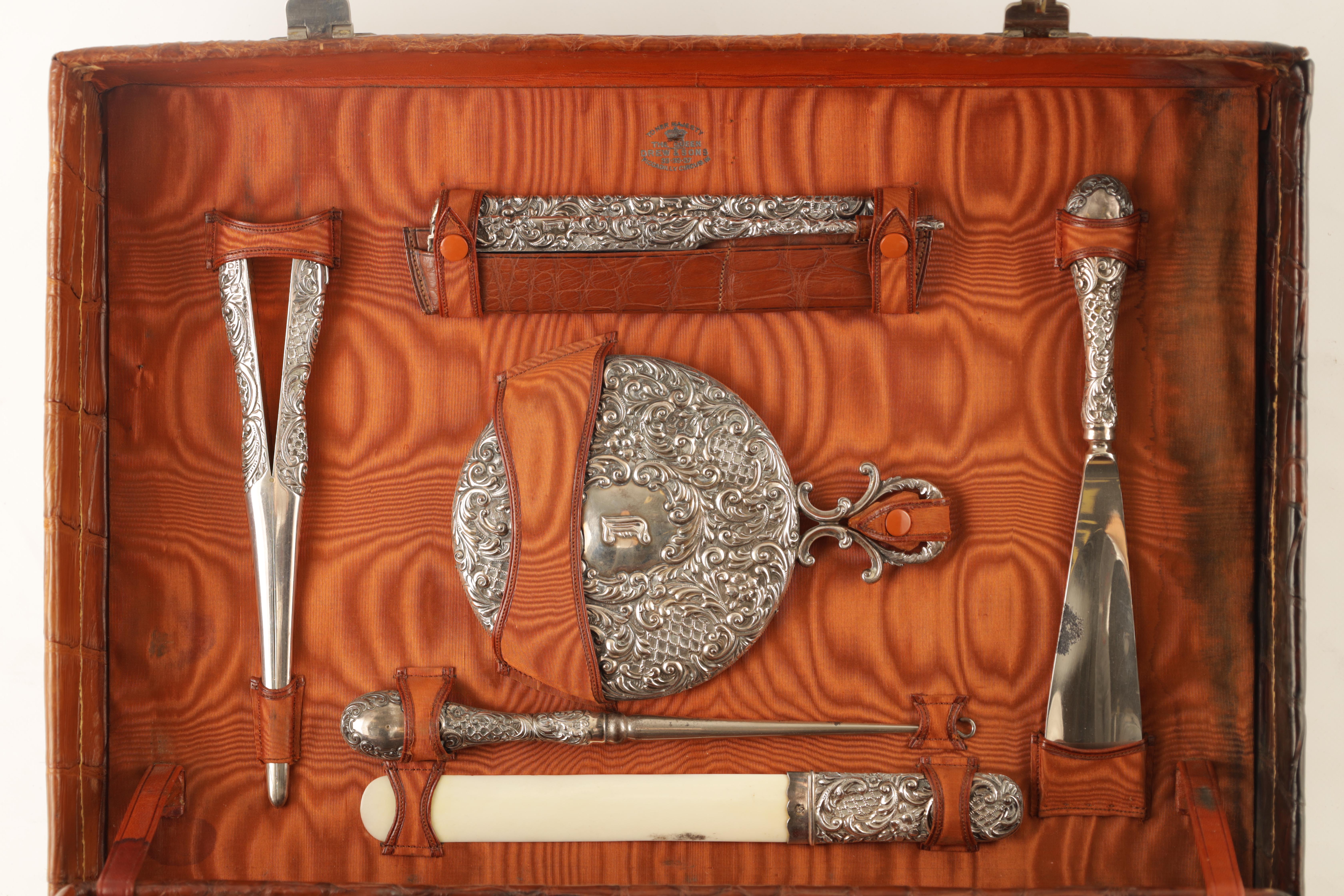 A FINE VICTORIAN CROCODILE SKIN LADIES TRAVELLING CASE BY DREW & SONS PICCADILLY CIRCUS, LONDON with - Image 5 of 48