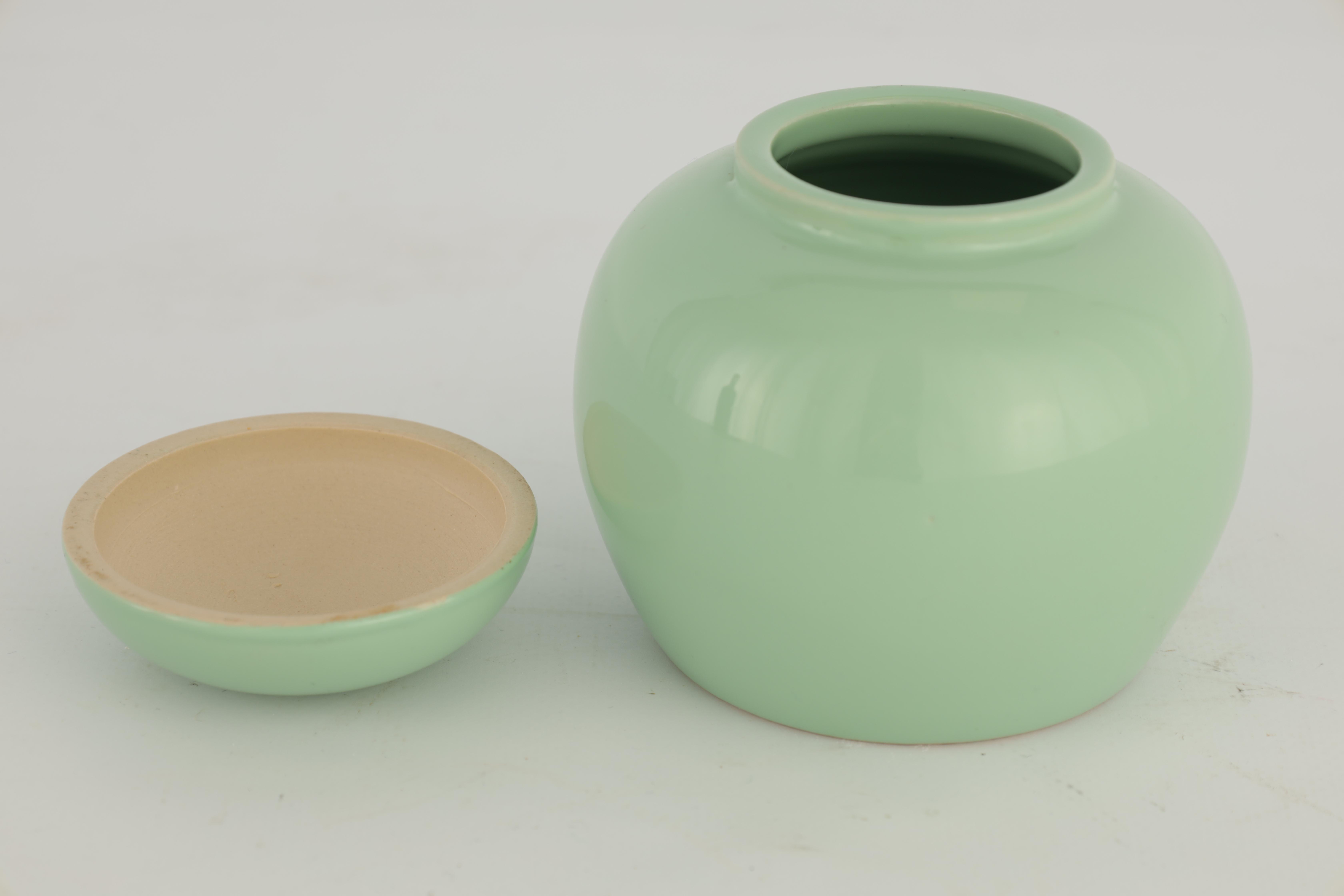 AN UNUSUAL DOULTON LAMBETH ENGLAND PALE GREEN GLAZED SMALL BULBOUS JAR AND COVER 9cm high, impressed - Image 3 of 5