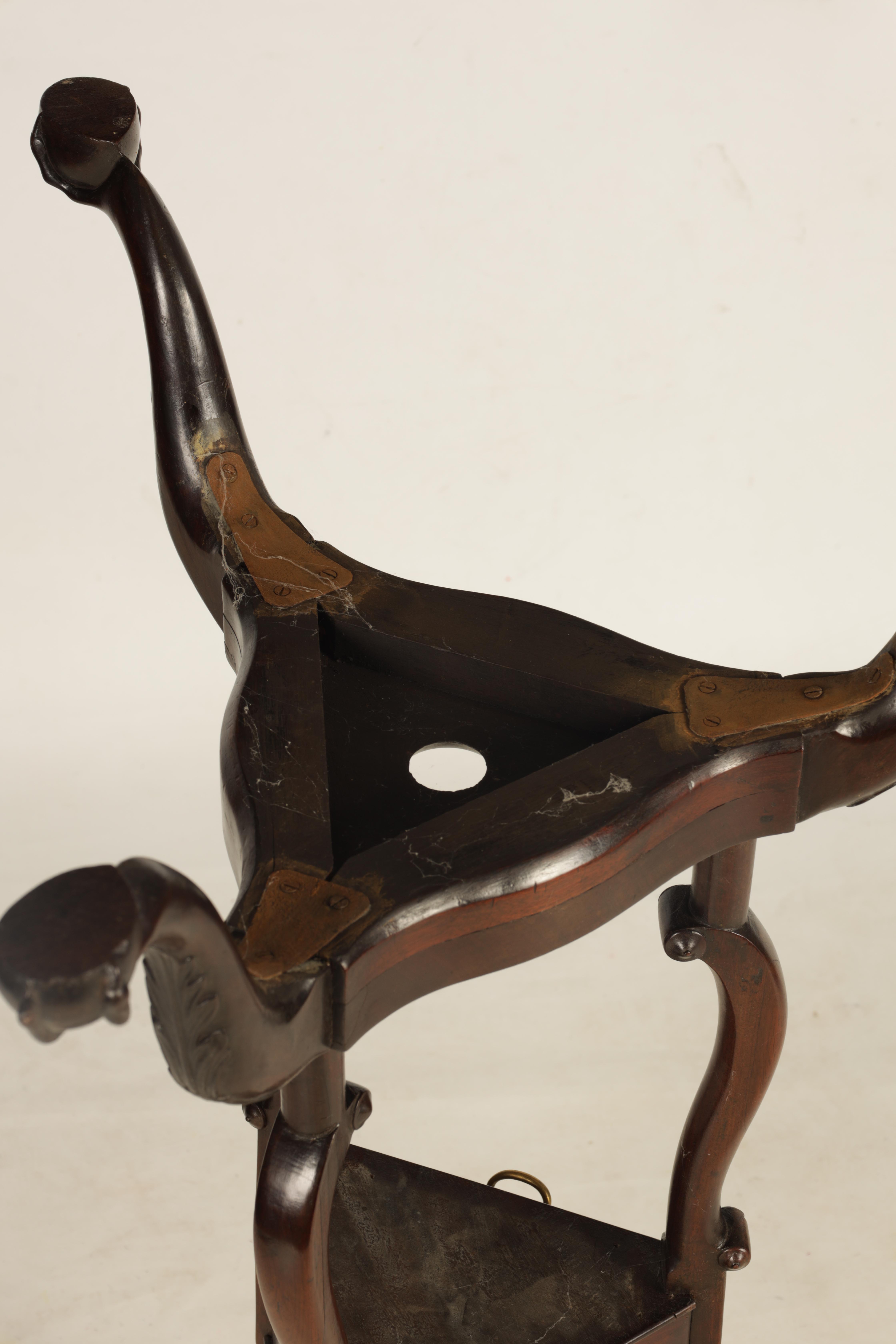 A MID 18TH CENTURY CHIPPENDALE STYLE MAHOGANY WIG STAND with moulded circular top above a triangular - Image 4 of 5