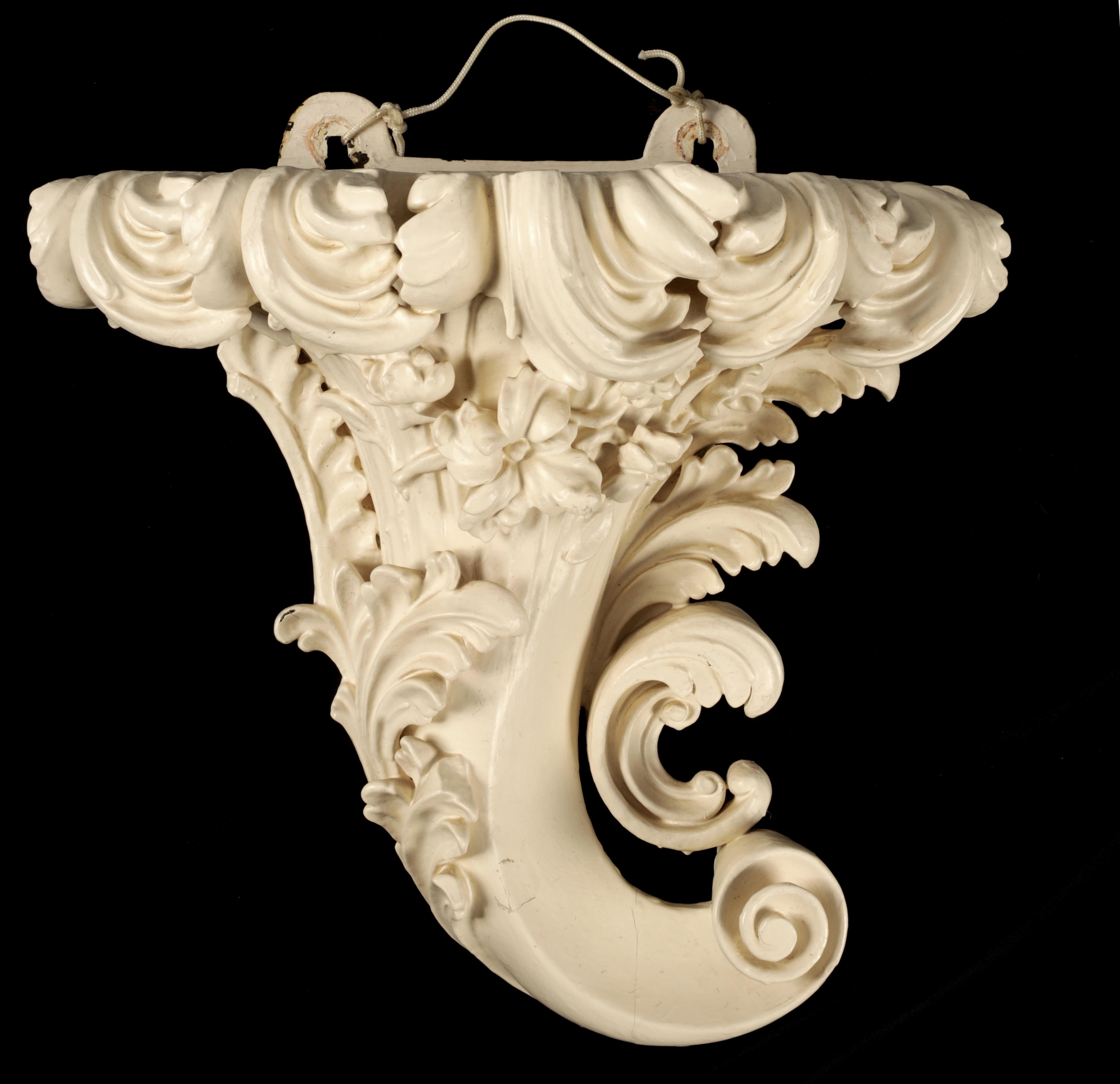 A FINE GEORGE III PAINTED CARVED MAHOGANY ROCOCO HANGING WALL BRACKET IN THE MANNER OF WILLIAM