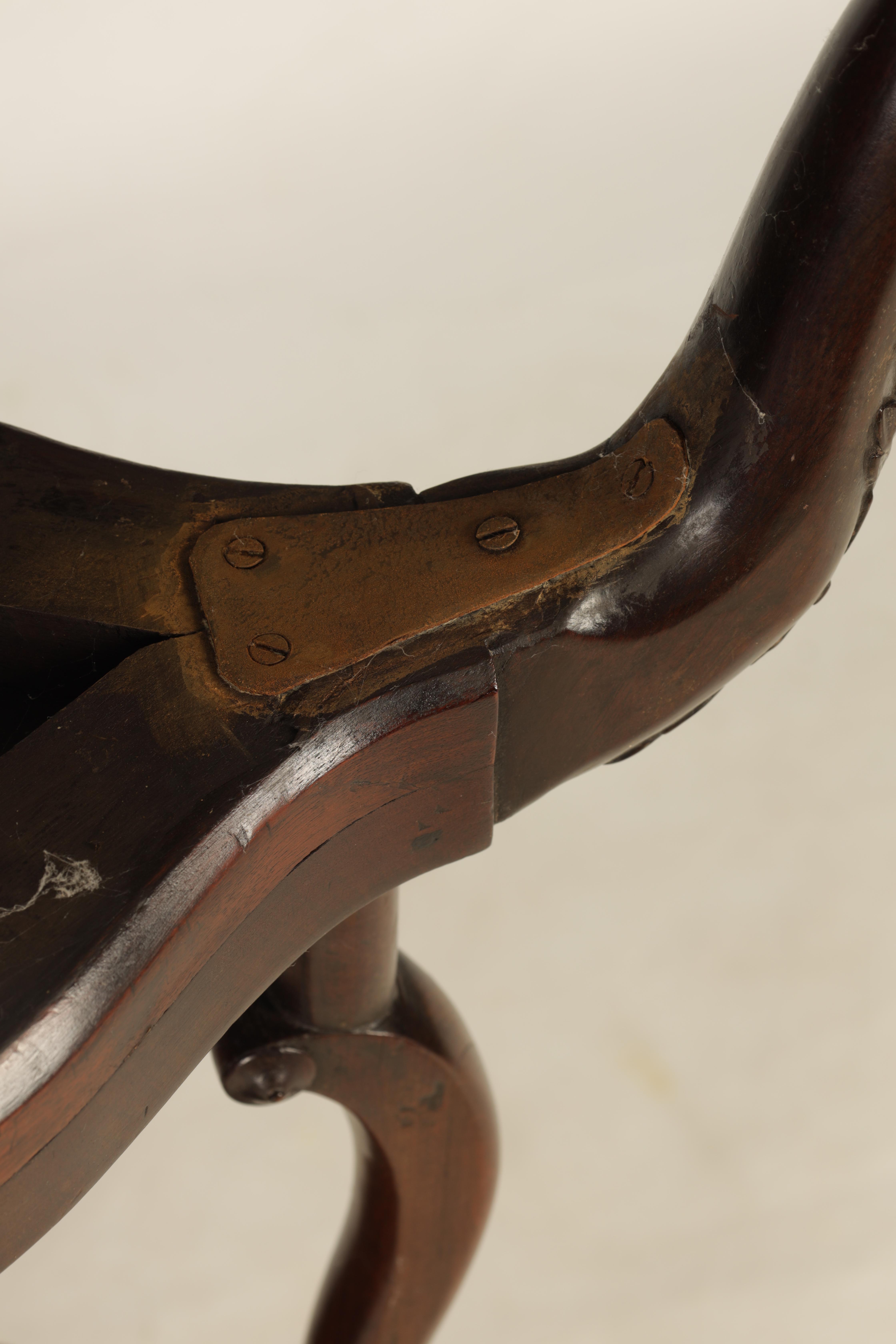 A MID 18TH CENTURY CHIPPENDALE STYLE MAHOGANY WIG STAND with moulded circular top above a triangular - Image 5 of 5