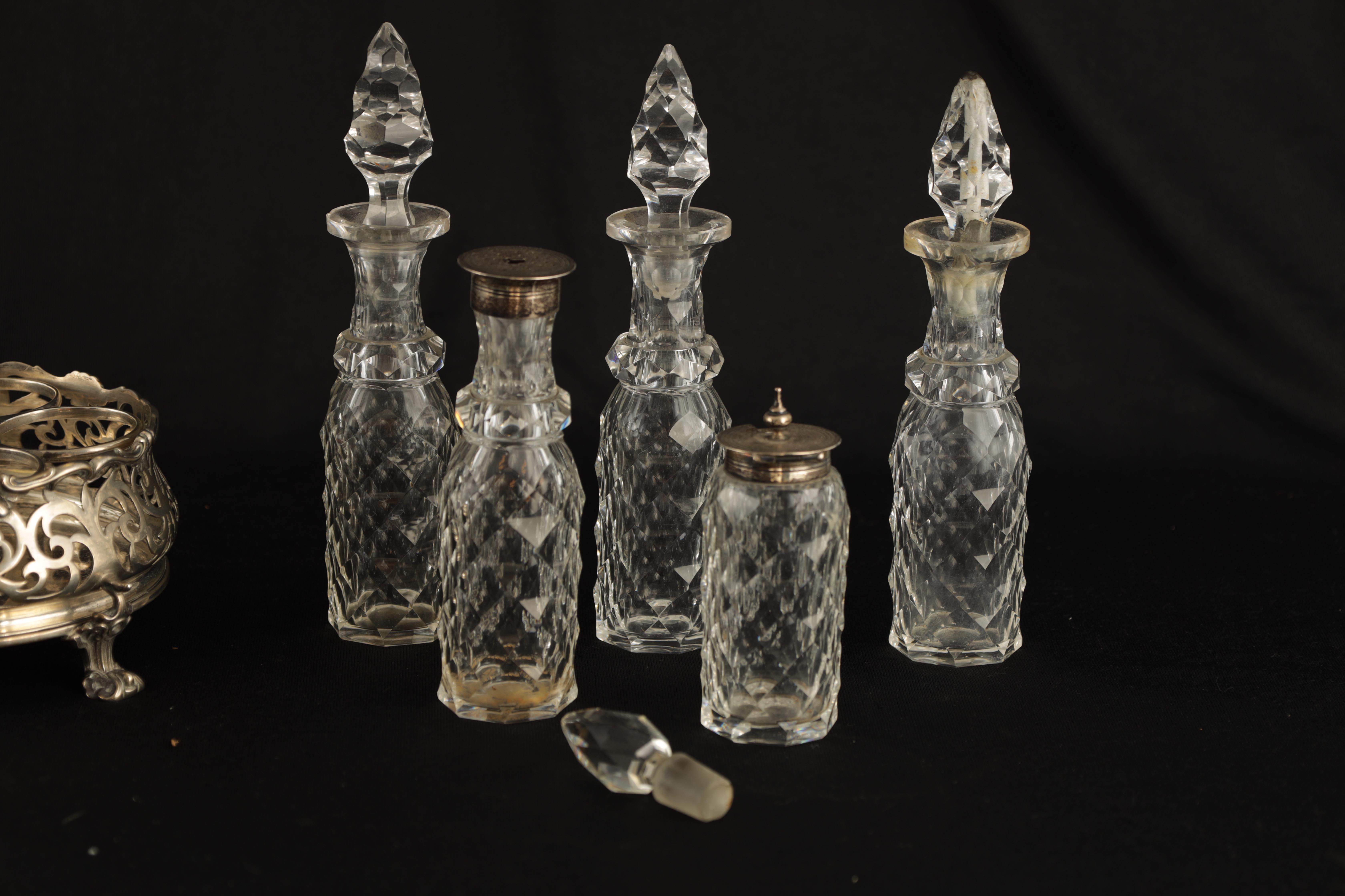 AN EARLY VICTORIAN SILVER 5 BOTTLE CRUET FRAME with shaped pierced handle, turned stem with - Image 3 of 14