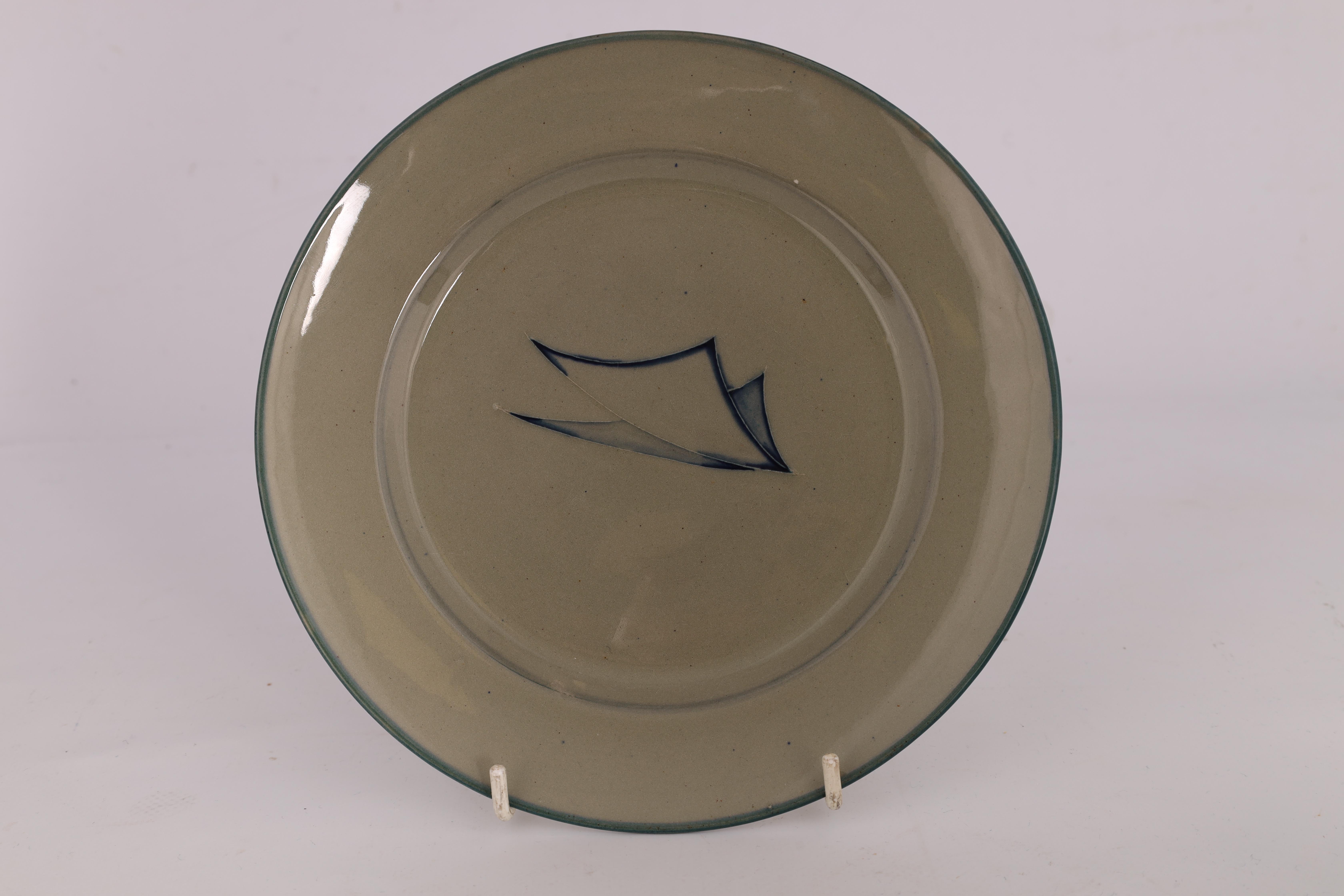 A MOORCROFT PLATE AND MATCHING SAUCE BOAT decorated in the Yacht patern on a celadon ground, 21cm - Image 7 of 8