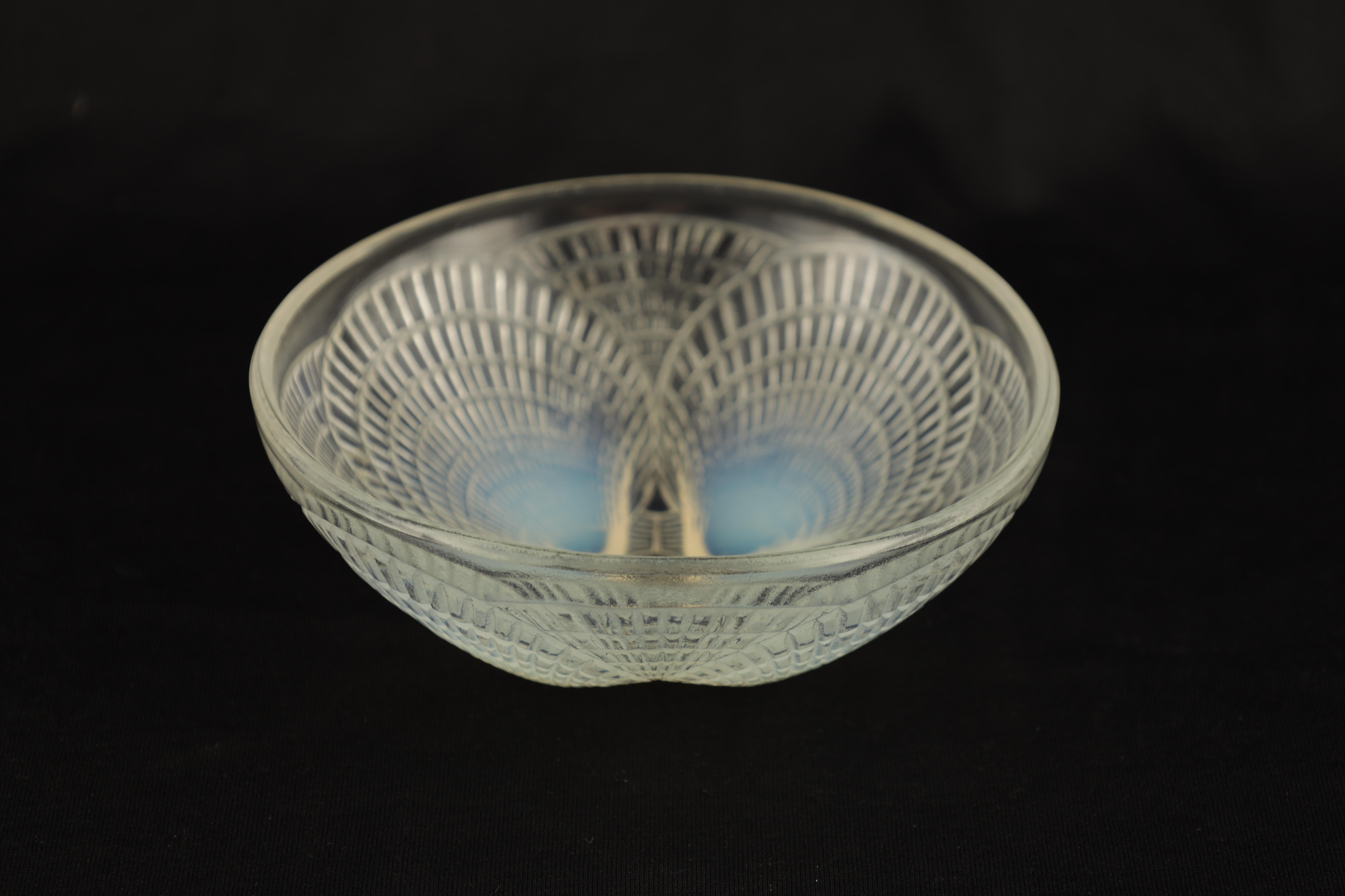 AN R LALIQUE FRANCE "COQUILLES" CLEAR AND OPALESCENT SHALLOW GLASS DISH 13cm diameter - wheel - Image 3 of 5