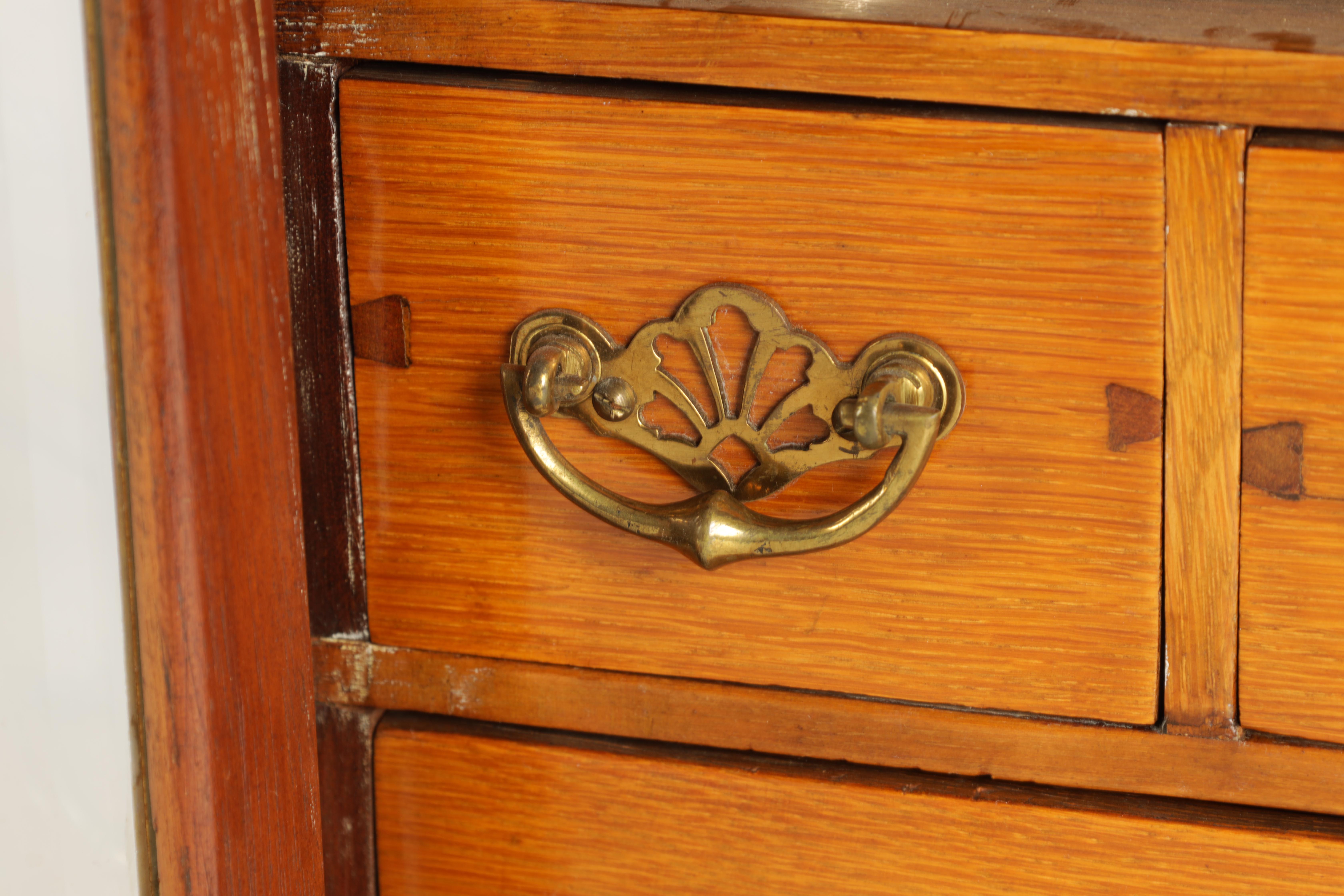 A STYLISH EDWARDIAN OAK SMOKERS CABINET with glazed door enclosing a shelved three drawer interior - Image 4 of 11
