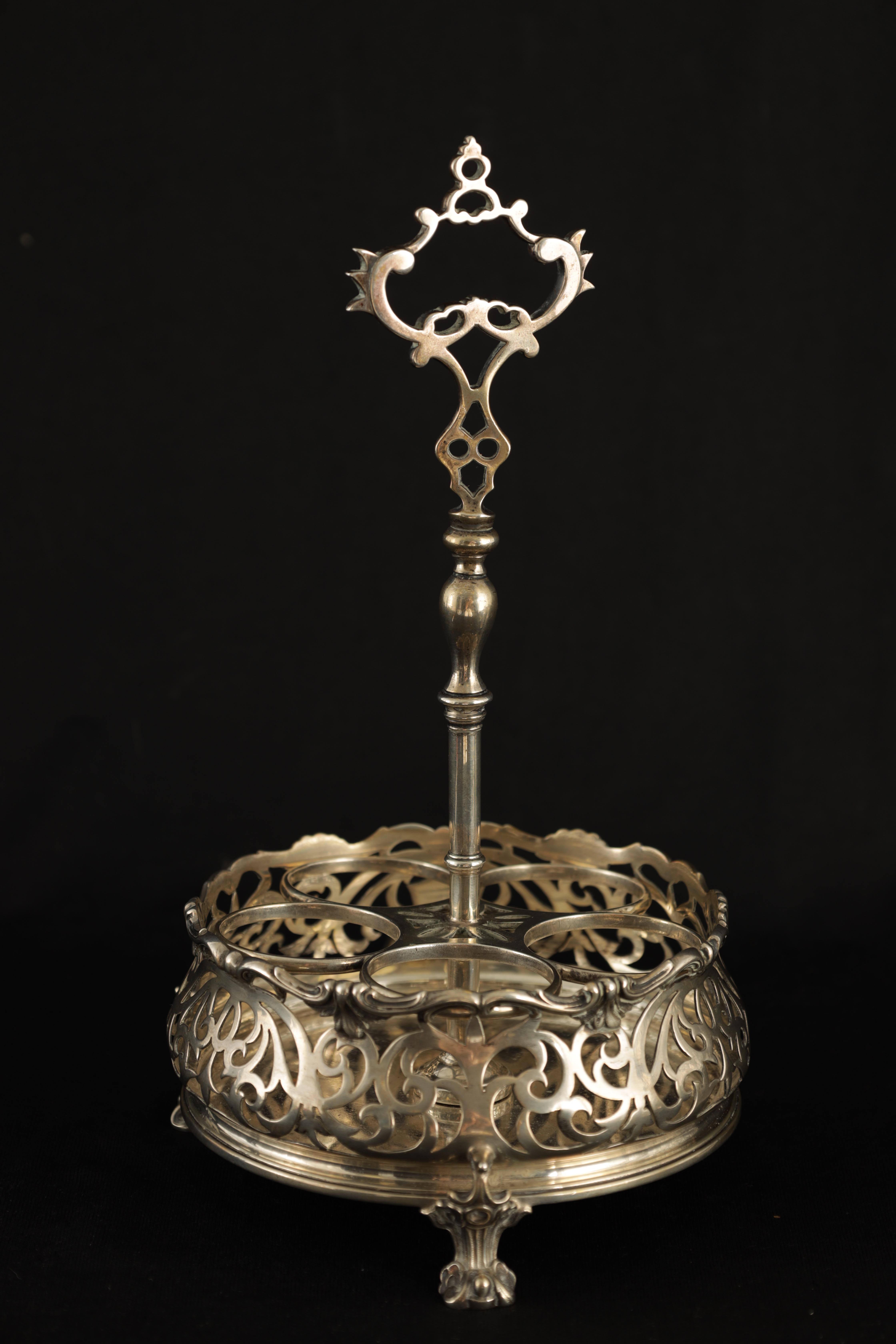 AN EARLY VICTORIAN SILVER 5 BOTTLE CRUET FRAME with shaped pierced handle, turned stem with - Image 5 of 14