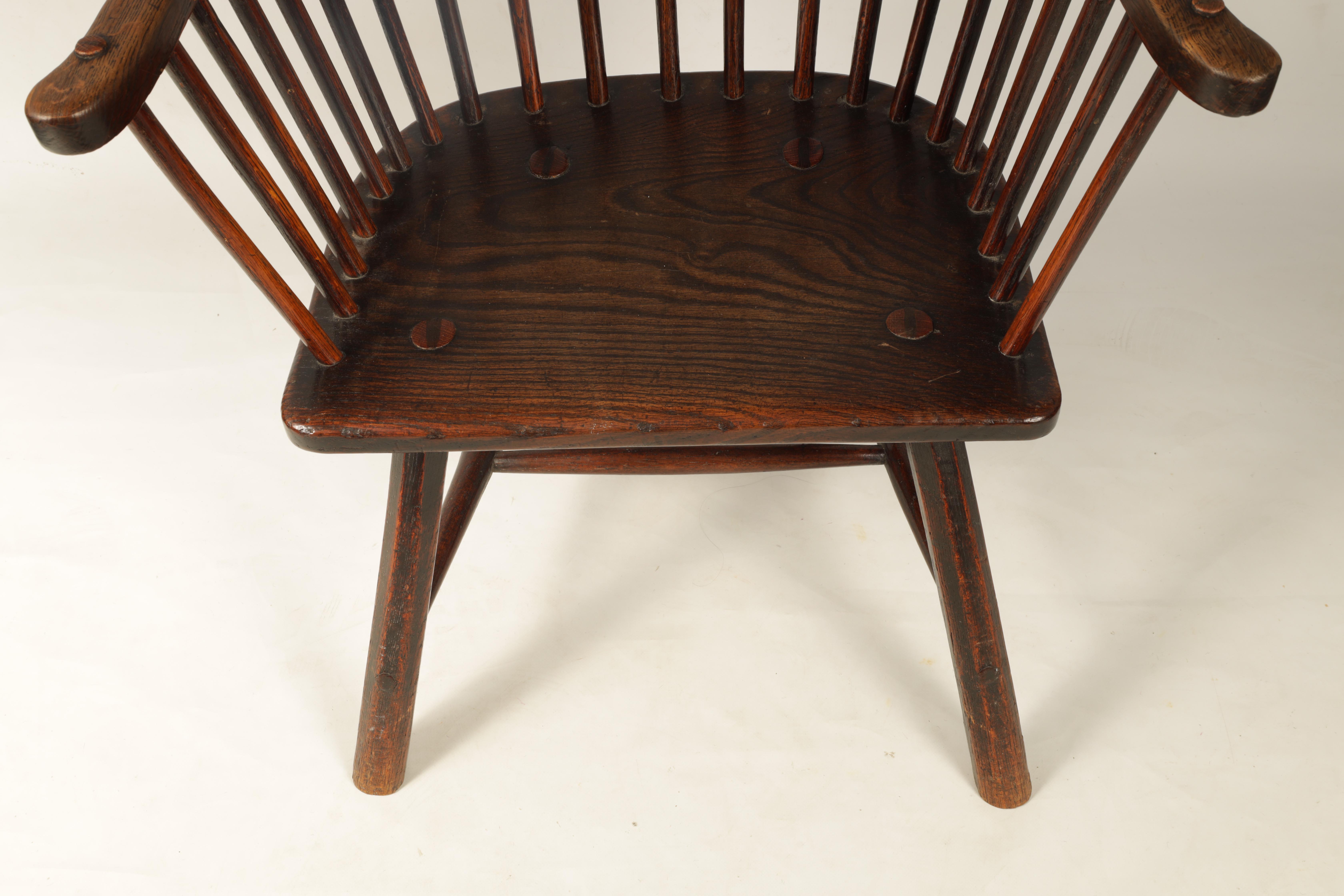 A GOOD 18TH CENTURY THAMES VALLEY OAK AND ELM WINDSOR CHAIR with shaped top rail and flared arms, - Image 3 of 11