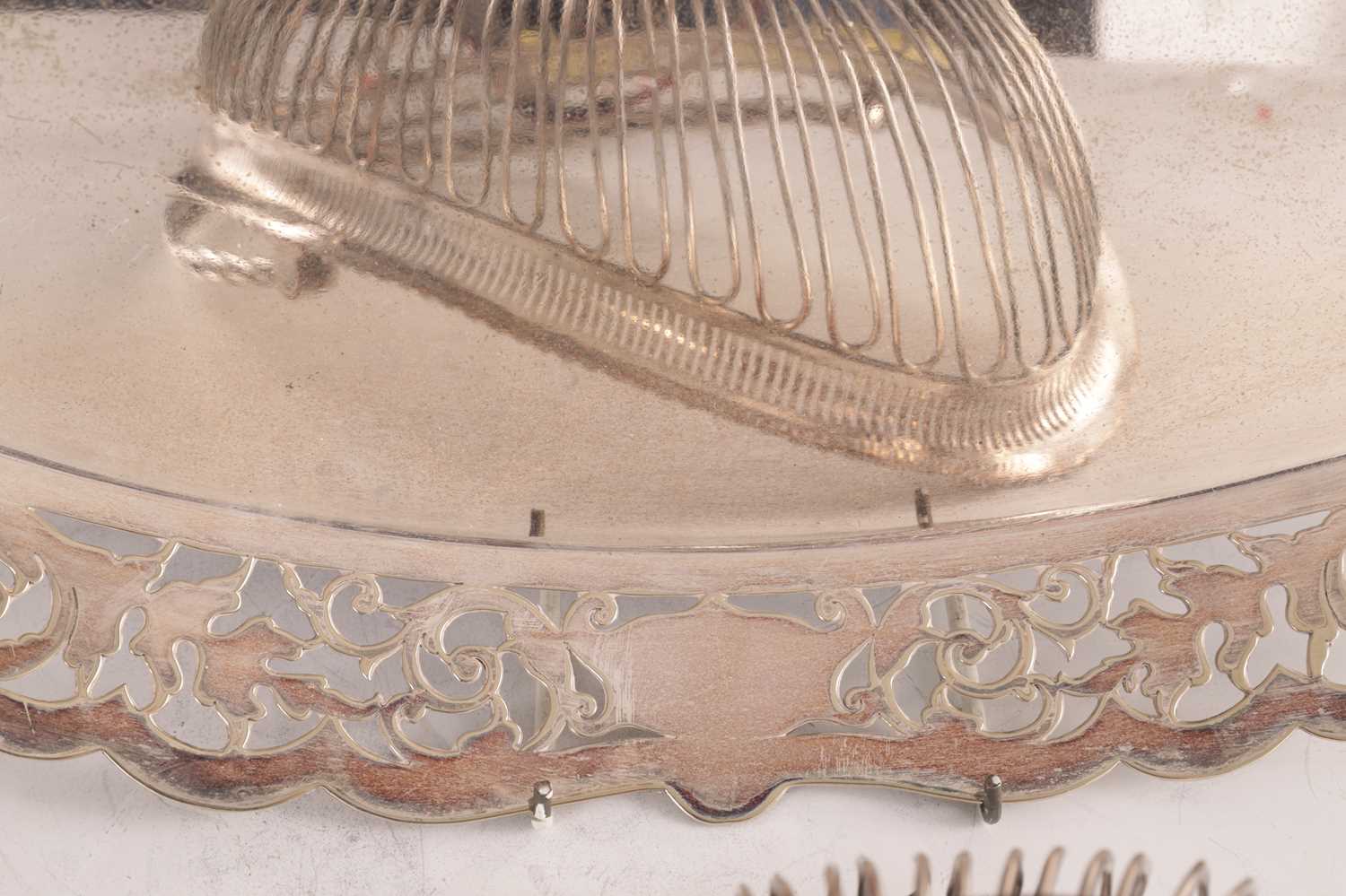 A LARGE OVAL SILVER PLATED TRAY TOGETHER WITH AN OLD SHEFFIELD PLATE BASKET - Image 6 of 10