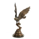 A LARGE 20TH CENTURY PATINATED BRONZE SCULPTURE