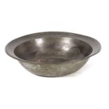 A LARGE 18TH CENTURY PEWTER BOWL