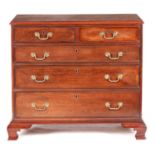 A GEORGE III MAHOGANY CHEST OF DRAWERS OF SMALL SIZE