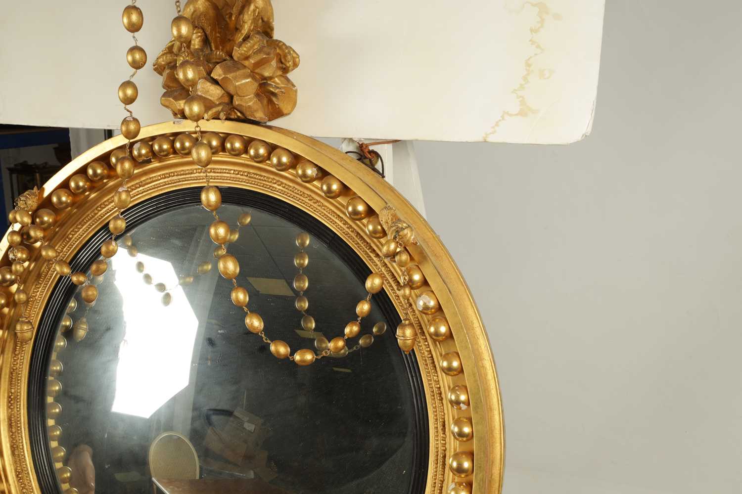 A REGENCY CARVED GILTWOOD CONVEX MIRROR OF LARGE SIZE - Image 4 of 5