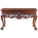 A GOOD QUALITY LATE 19TH CENTURY MAHOGANY SERVING TABLE IN THE MANNER OF WILLIAM KENT - PROBABLY BY