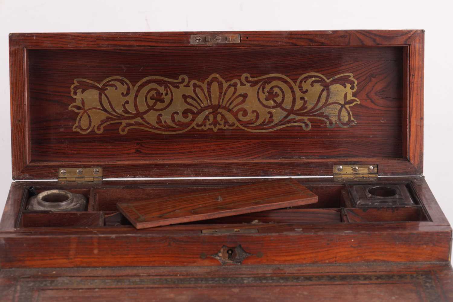 A LATE REGENCY ROSEWOOD AND BRASS INLAID WRITING BOX - Image 5 of 11