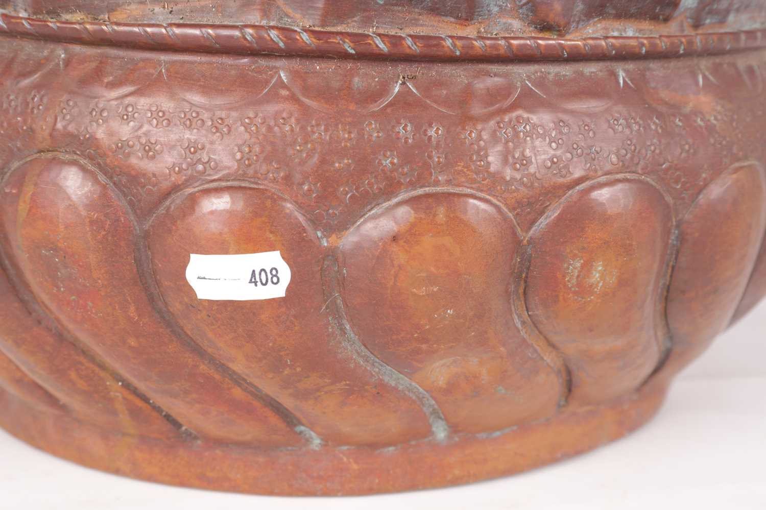 AN EARLY DUTCH STYLE LARGE CIRCULAR COPPER JARDINIERE - Image 4 of 5