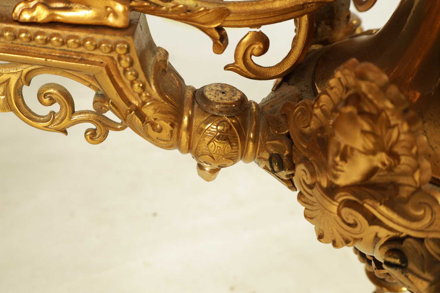 AN IMPRESSIVE LATE 19TH CENTURY GILT BRASS HANGING EGYPTIAN REVIAL FIVE BRANCH LIGHT FITTING - Image 6 of 9