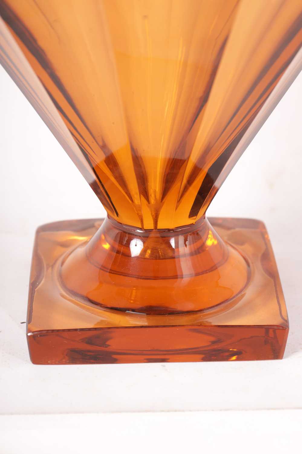 A LARGE FRENCH ART DECO DAUM NANCY AMBER GLASS VASE - Image 5 of 5