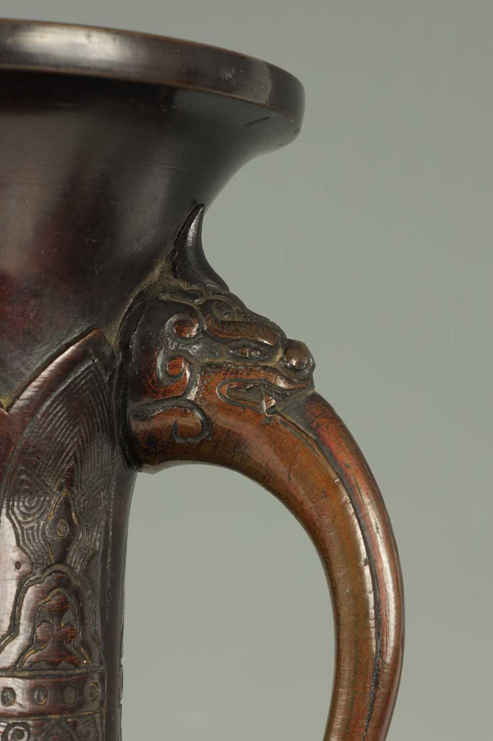 A LARGE JAPANESE MEIJI PERIOD PATINATED BRONZE VASE - Image 2 of 7