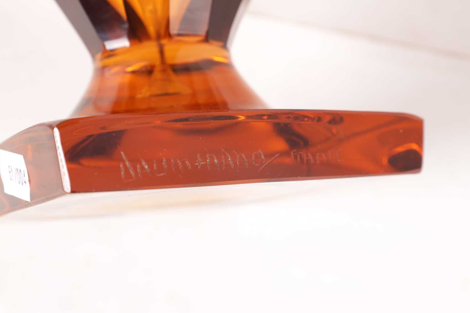 A LARGE FRENCH ART DECO DAUM NANCY AMBER GLASS VASE - Image 3 of 5