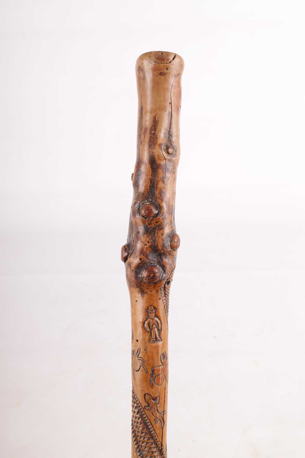 A 19TH CENTURY FOLK ART HAWTHORN WALKING STICK - Image 2 of 6