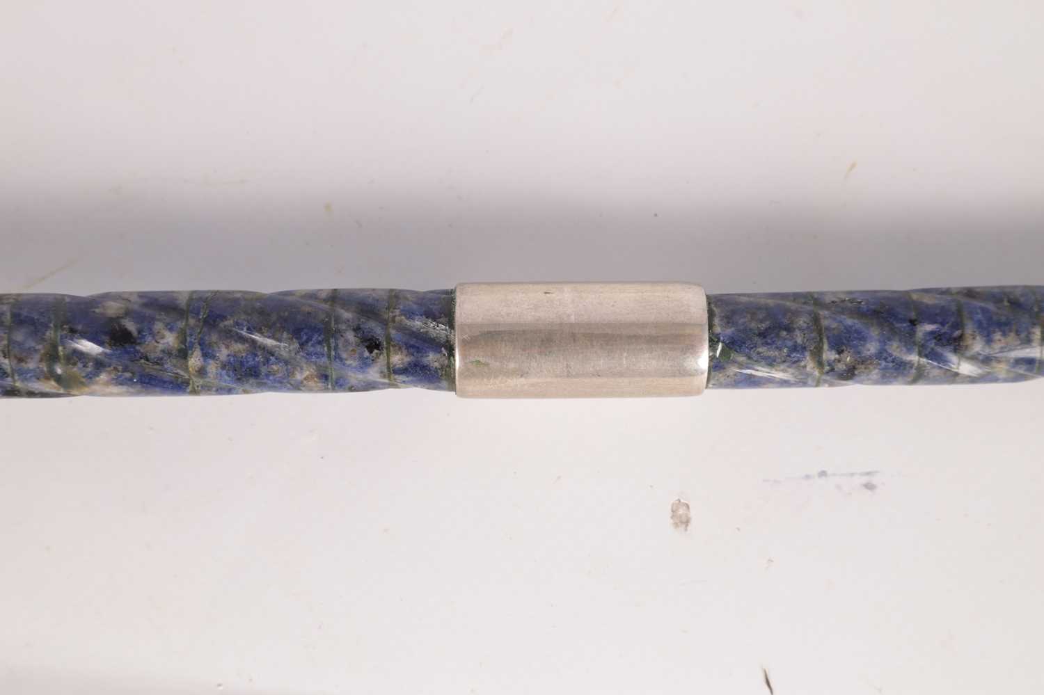 A LATE 19TH CENTURY LAPIS LAZULI WALKING STICK - Image 3 of 6