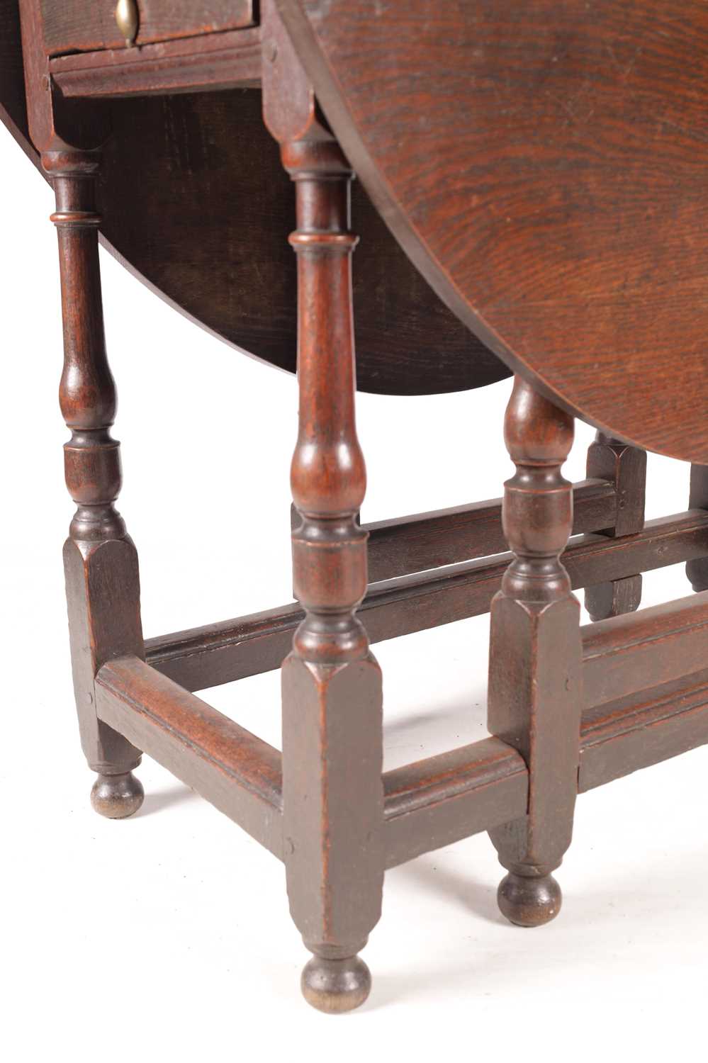 AN 18TH CENTURY OAK GATE LEG TABLE OF SMALL SIZE - Bild 3 aus 8