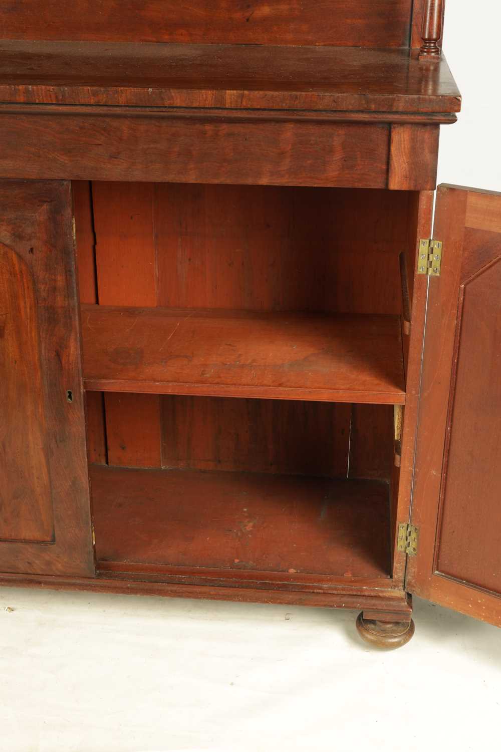 A LATE REGENCY FLAME MAHOGANY SIDE CABINET/CHIFFONIER - Image 4 of 4