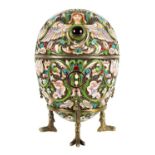 A FINE EARLY 20TH CENTURY RUSSIAN RAISED ENAMEL WORK ON SILVER EGG WITH GILT INTERIOR