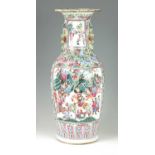 A 19TH CENTURY CHINESE CANTON FAMILLE ROSE VASE OF LARGE SIZE