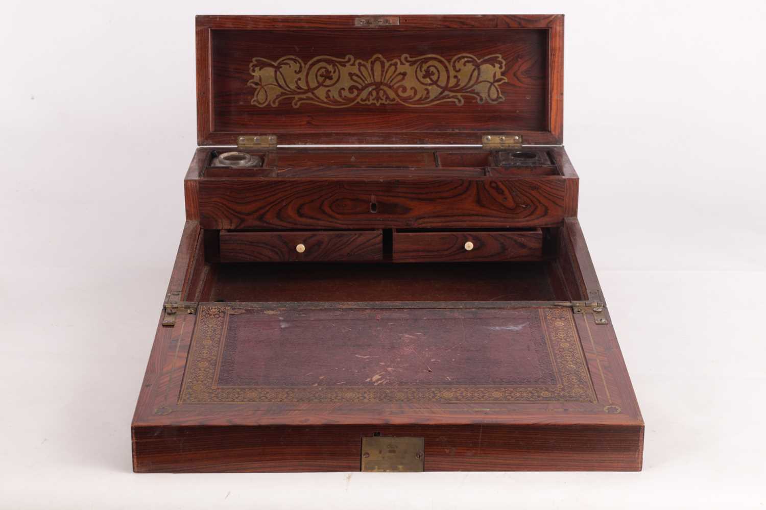 A LATE REGENCY ROSEWOOD AND BRASS INLAID WRITING BOX - Image 6 of 11