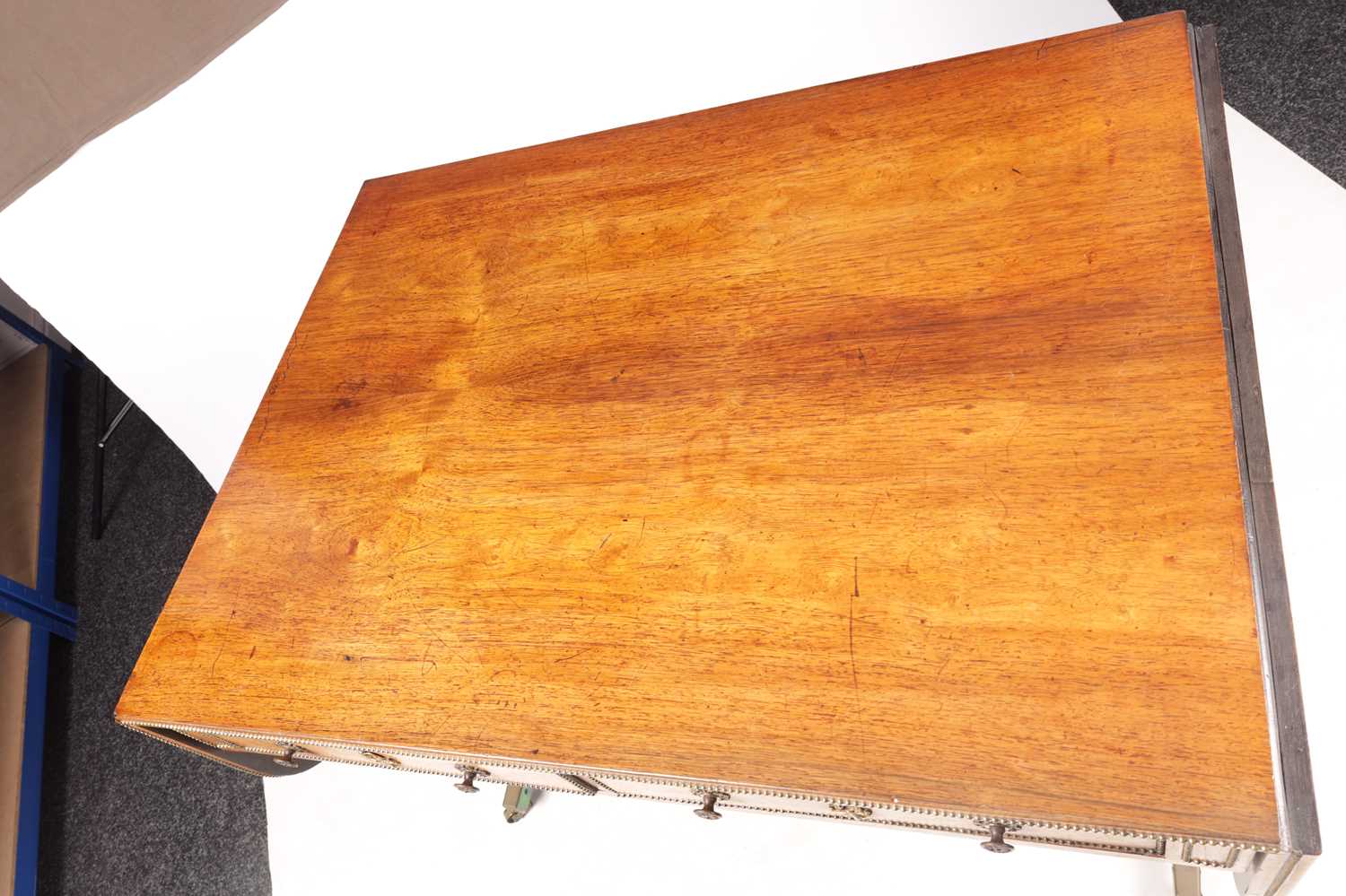A REGENCY ORMOLU MOUNTED ROSEWOOD SOFA TABLE - Image 2 of 9
