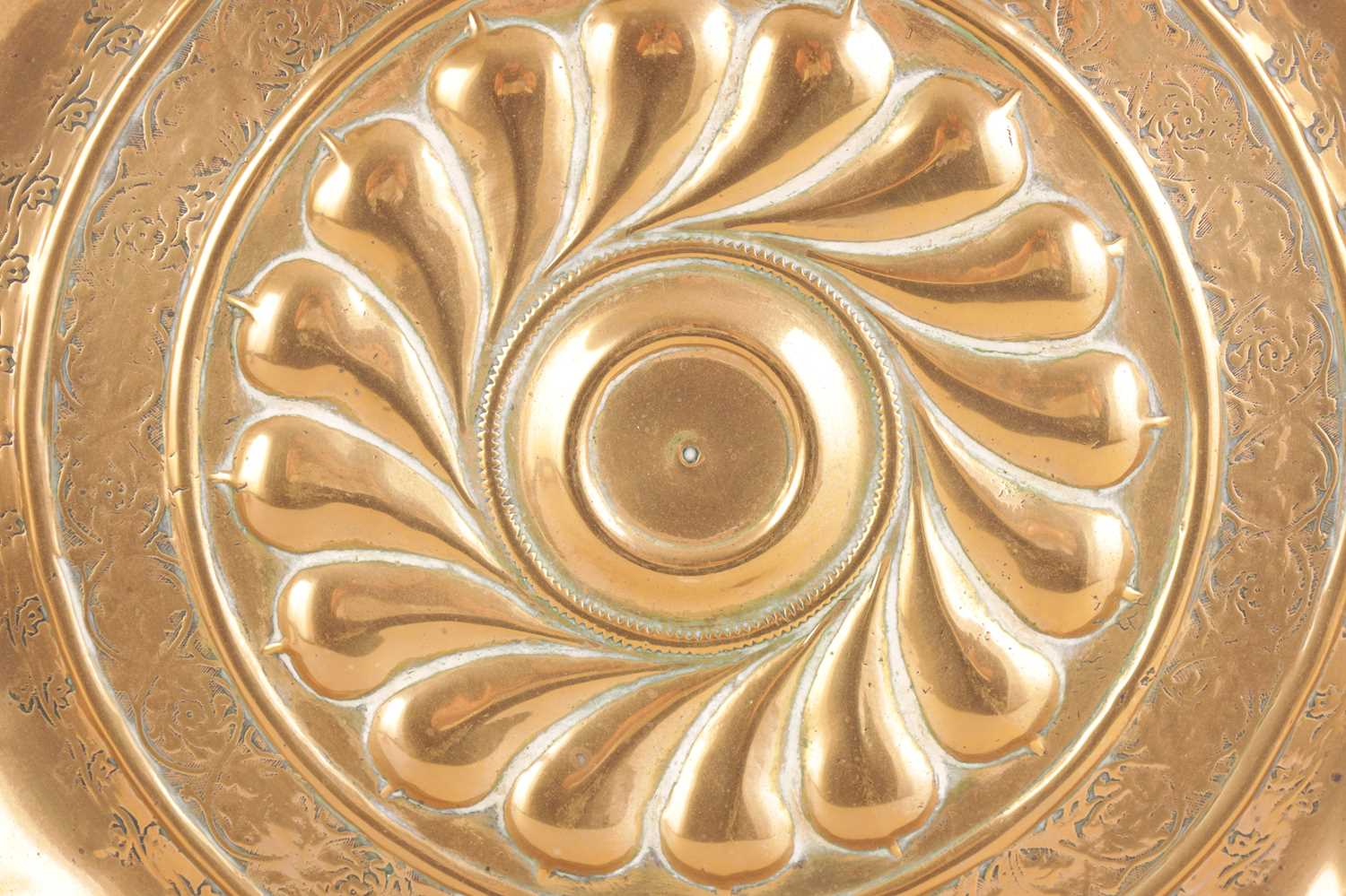 A 16TH CENTURY NUREMBERG BRASS ALMS DISH - Image 4 of 7