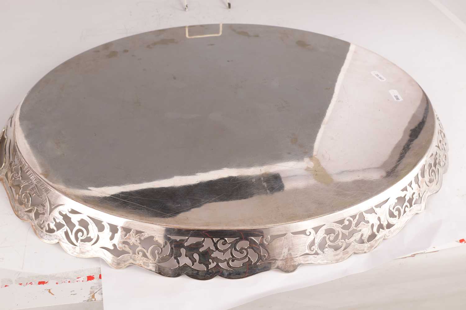 A LARGE OVAL SILVER PLATED TRAY TOGETHER WITH AN OLD SHEFFIELD PLATE BASKET - Image 9 of 10