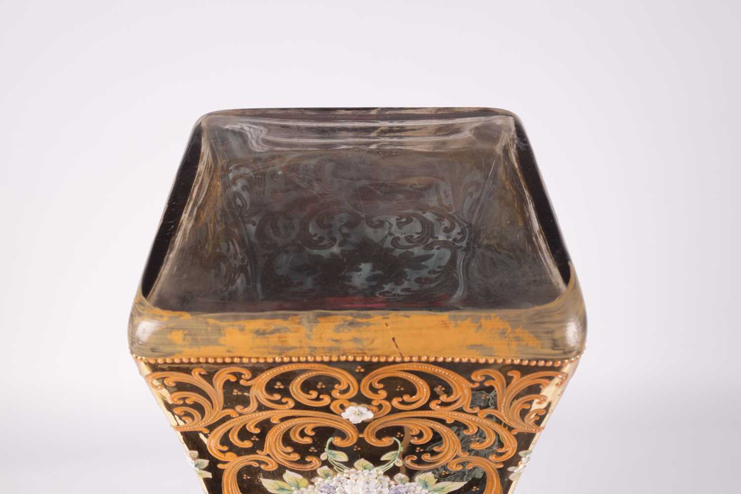 A LARGE SLENDER EXHIBITION MOSER STYLE GILT AND ENAMEL GLASS VASE - Image 7 of 7