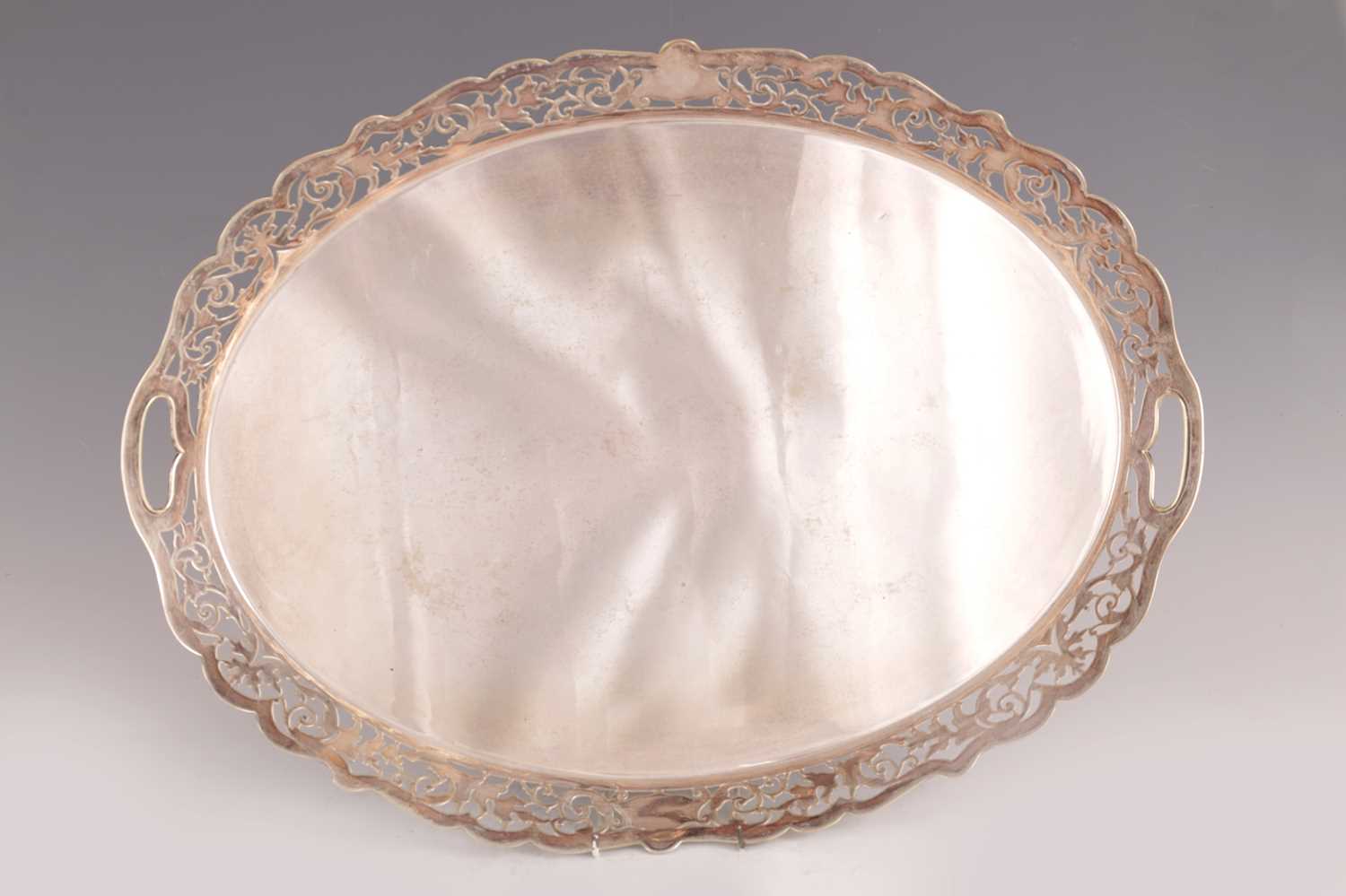 A LARGE OVAL SILVER PLATED TRAY TOGETHER WITH AN OLD SHEFFIELD PLATE BASKET - Image 7 of 10