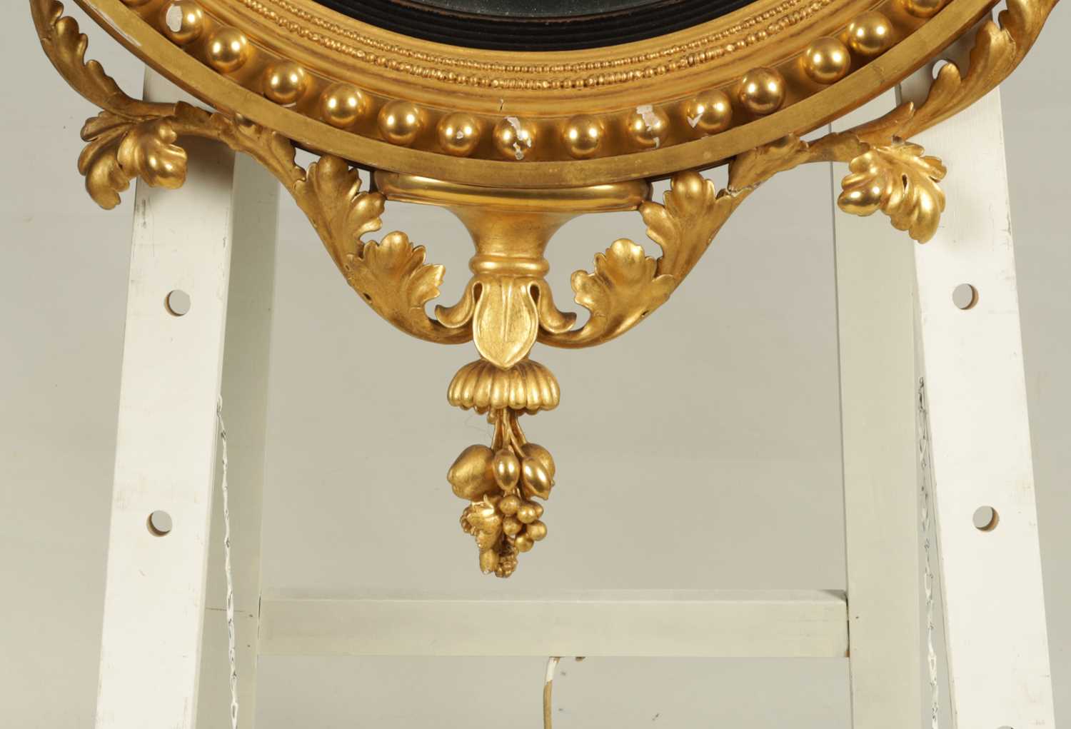 A REGENCY CARVED GILTWOOD CONVEX MIRROR OF LARGE SIZE - Image 2 of 5