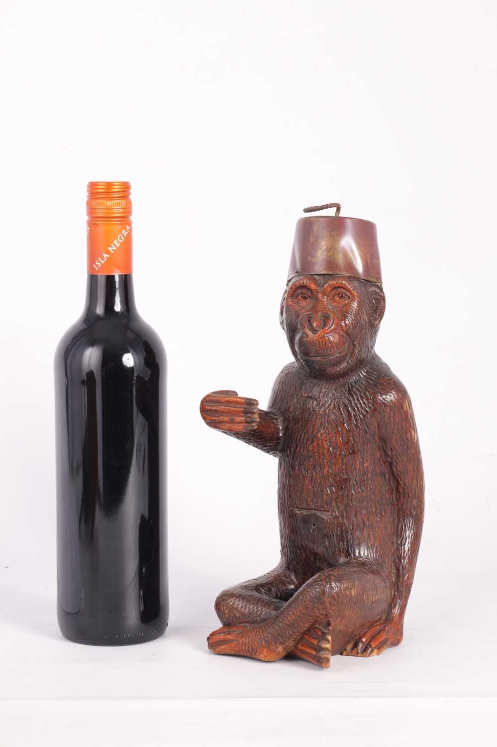 A 19TH CENTURY BLACK FOREST CARVED MONKEY - Image 2 of 7