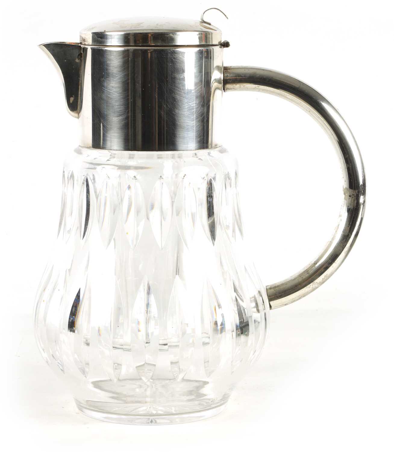 AN EDWARDIAN SILVER PLATED FACETED CUT GLASS LEMONADE JUG